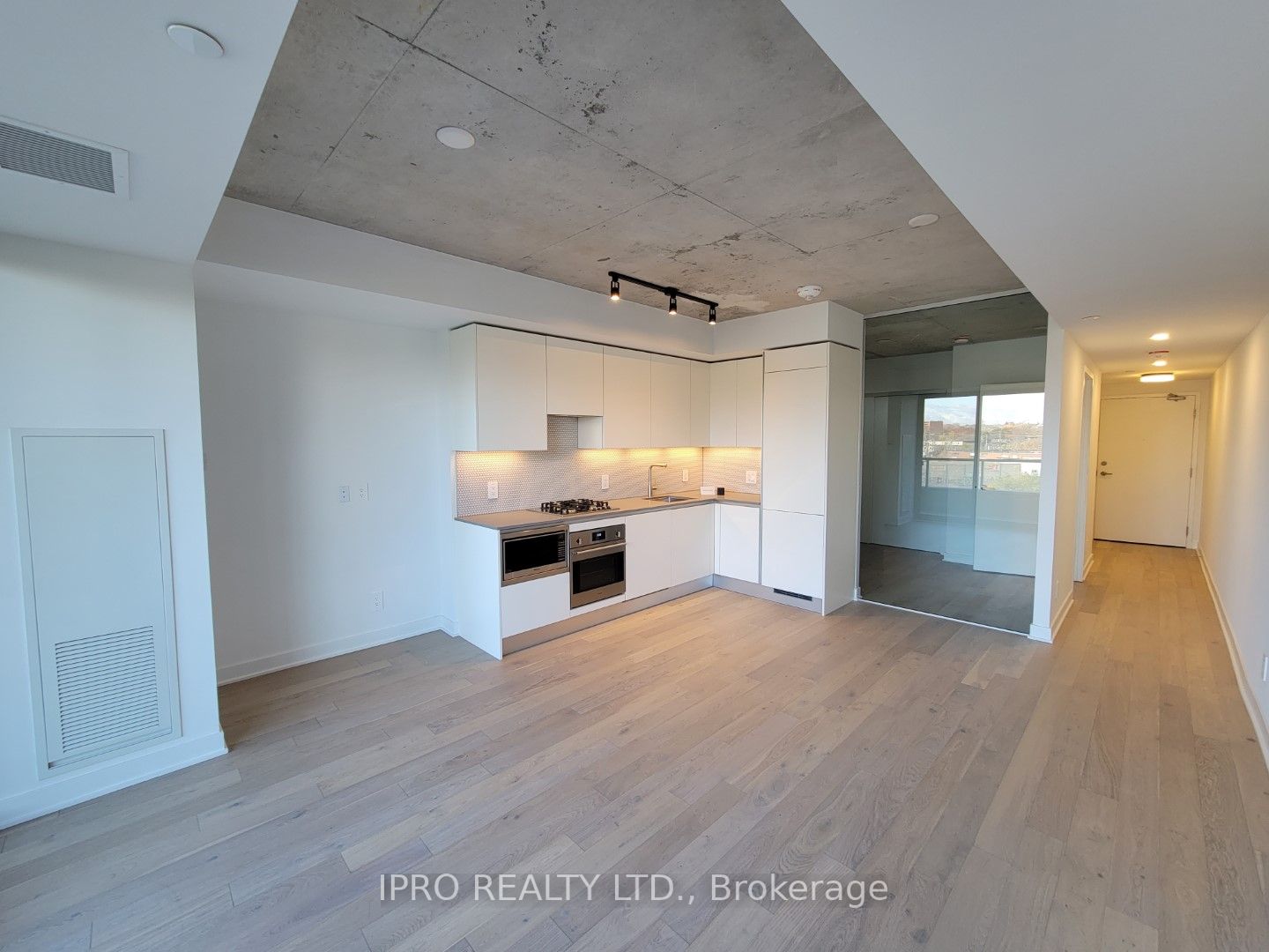 2720 Dundas St W, #415