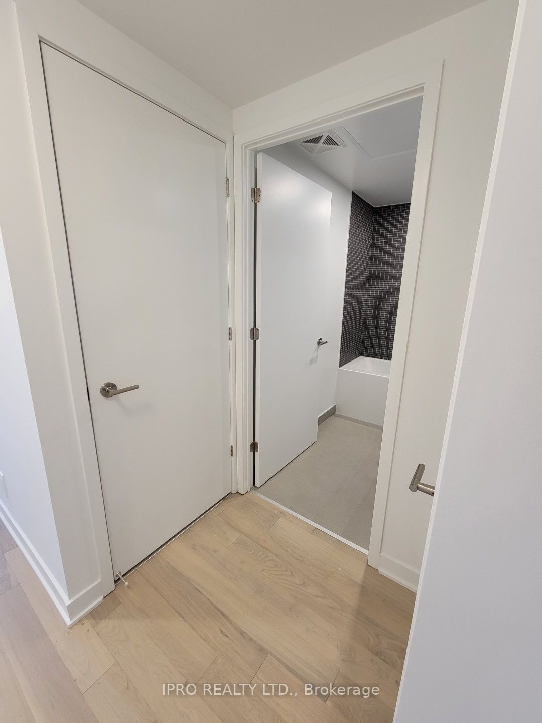 2720 Dundas St W, #415