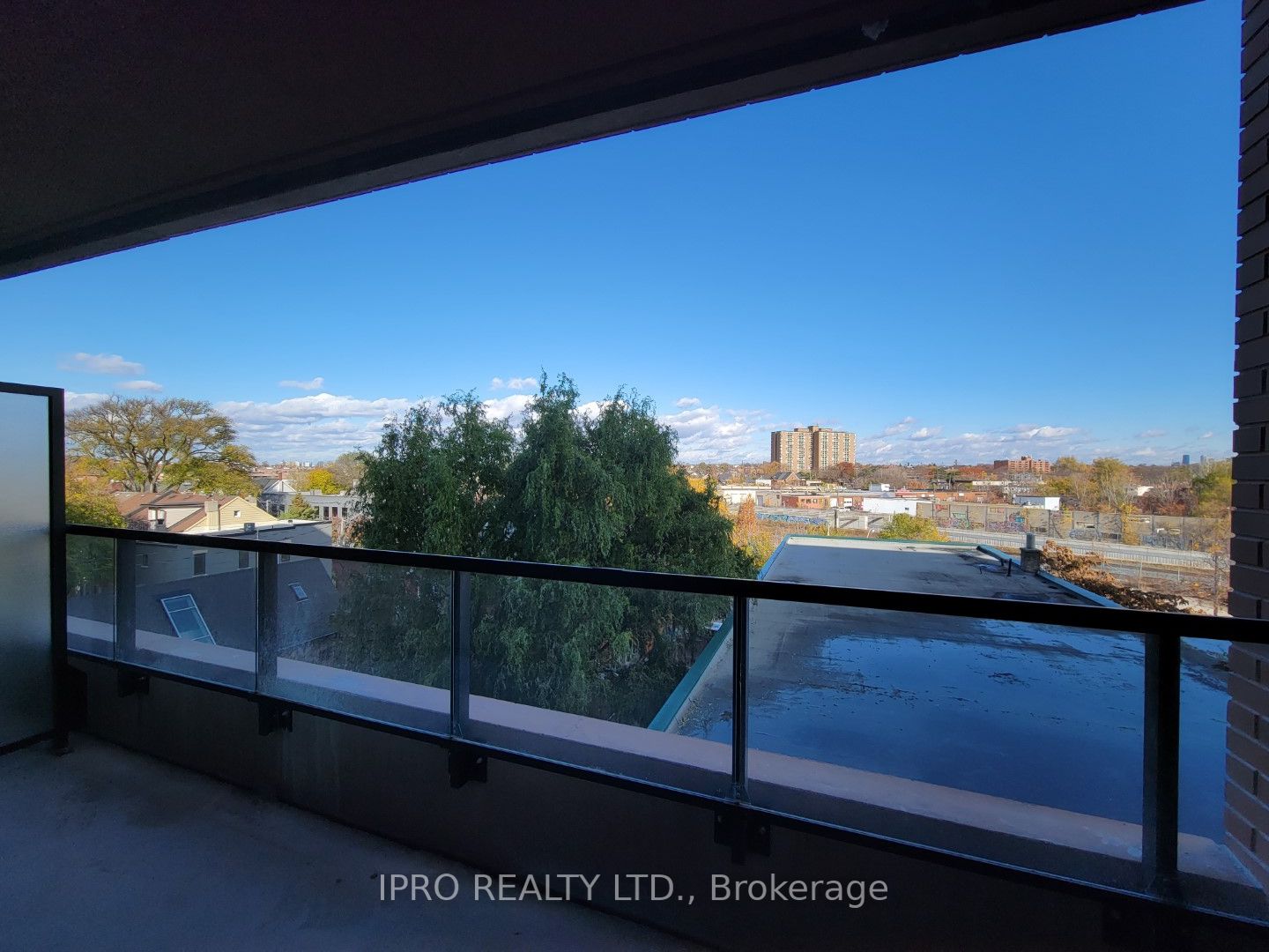 2720 Dundas St W, #415
