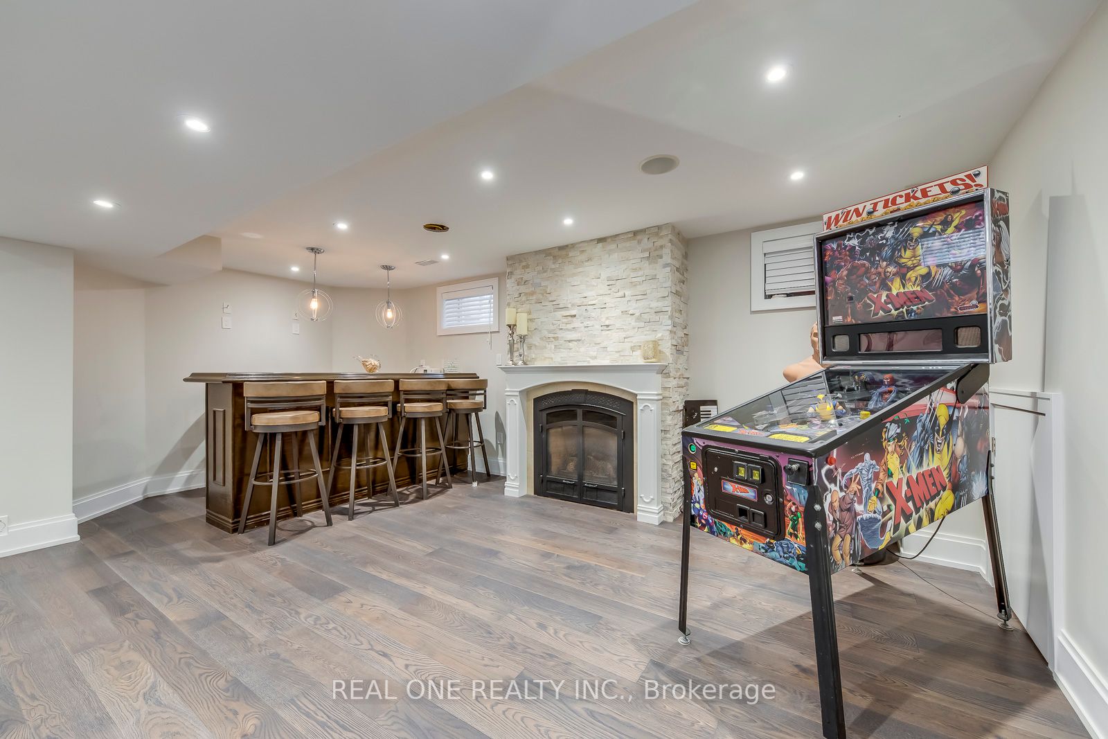 1169 Jezero Cres