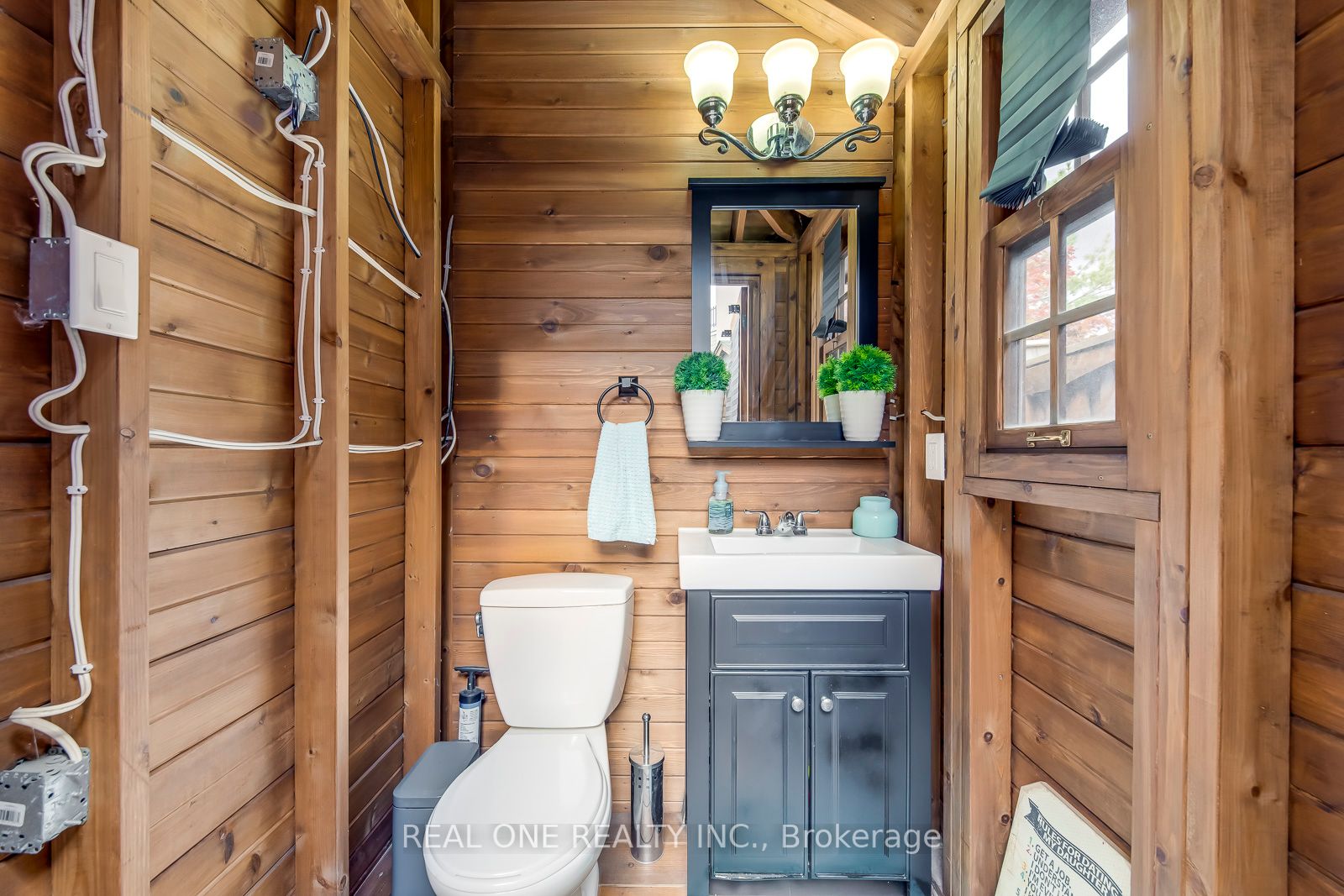1169 Jezero Cres