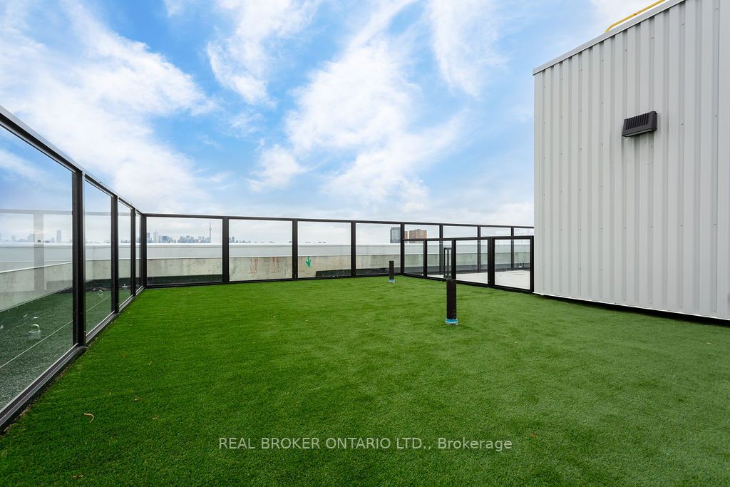 2720 Dundas St W, #305