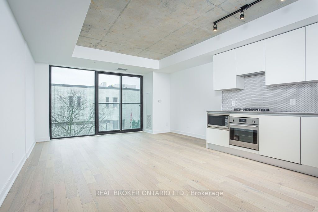 2720 Dundas St W, #305