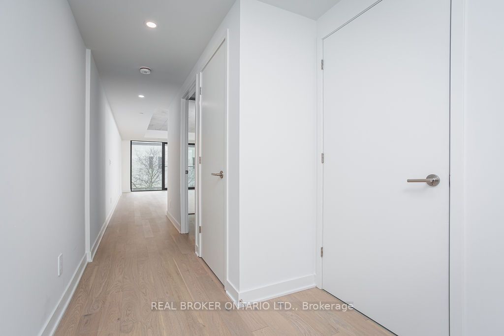 2720 Dundas St W, #305