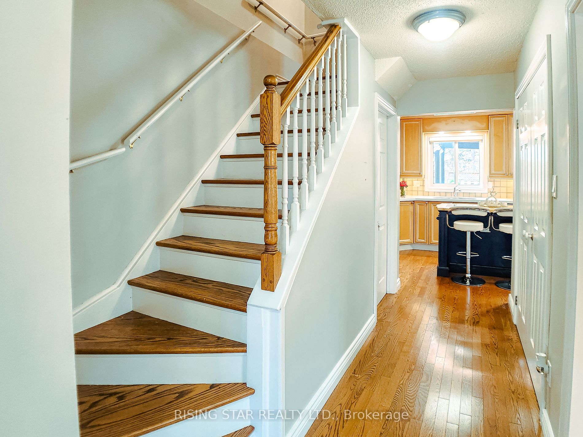 324 Woodlawn Cres