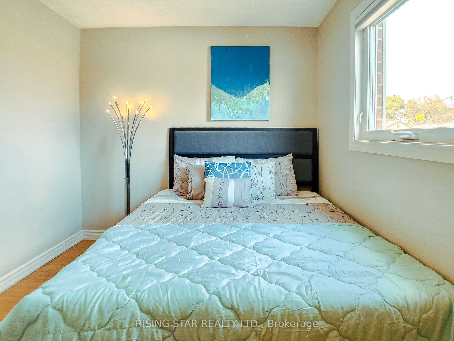 324 Woodlawn Cres