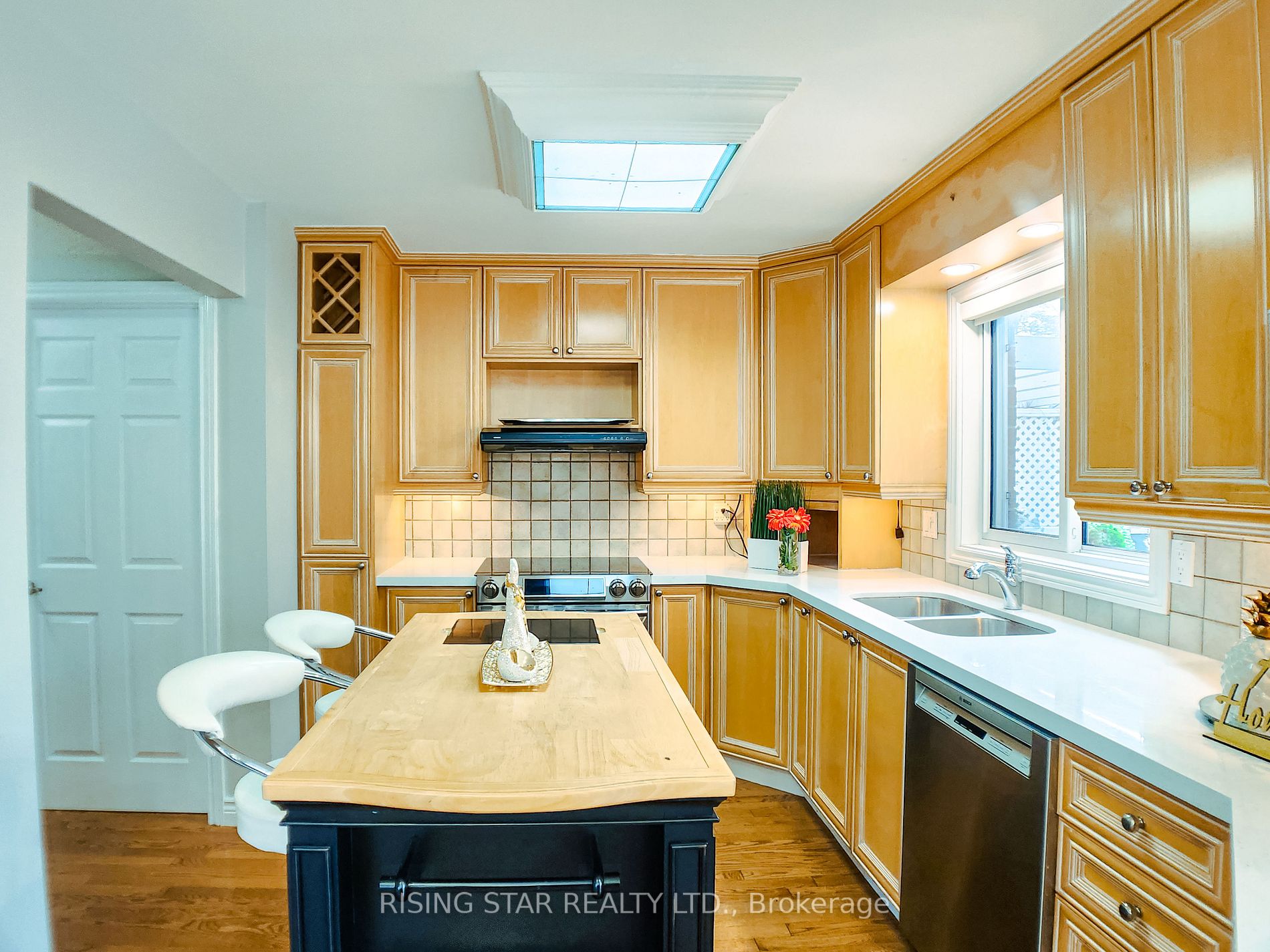 324 Woodlawn Cres