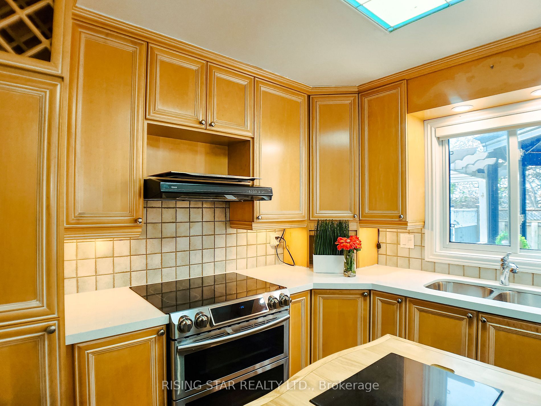 324 Woodlawn Cres