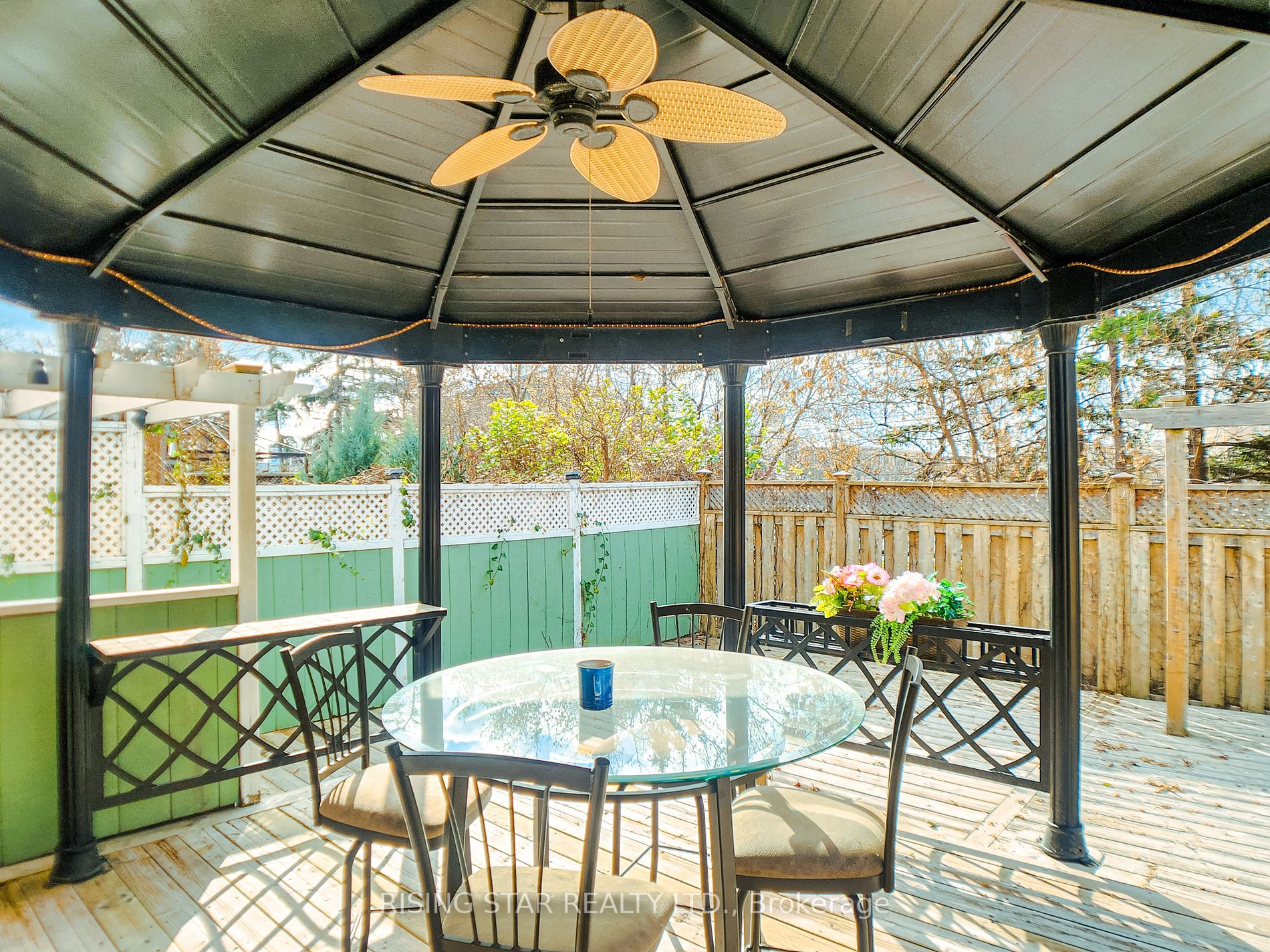 324 Woodlawn Cres