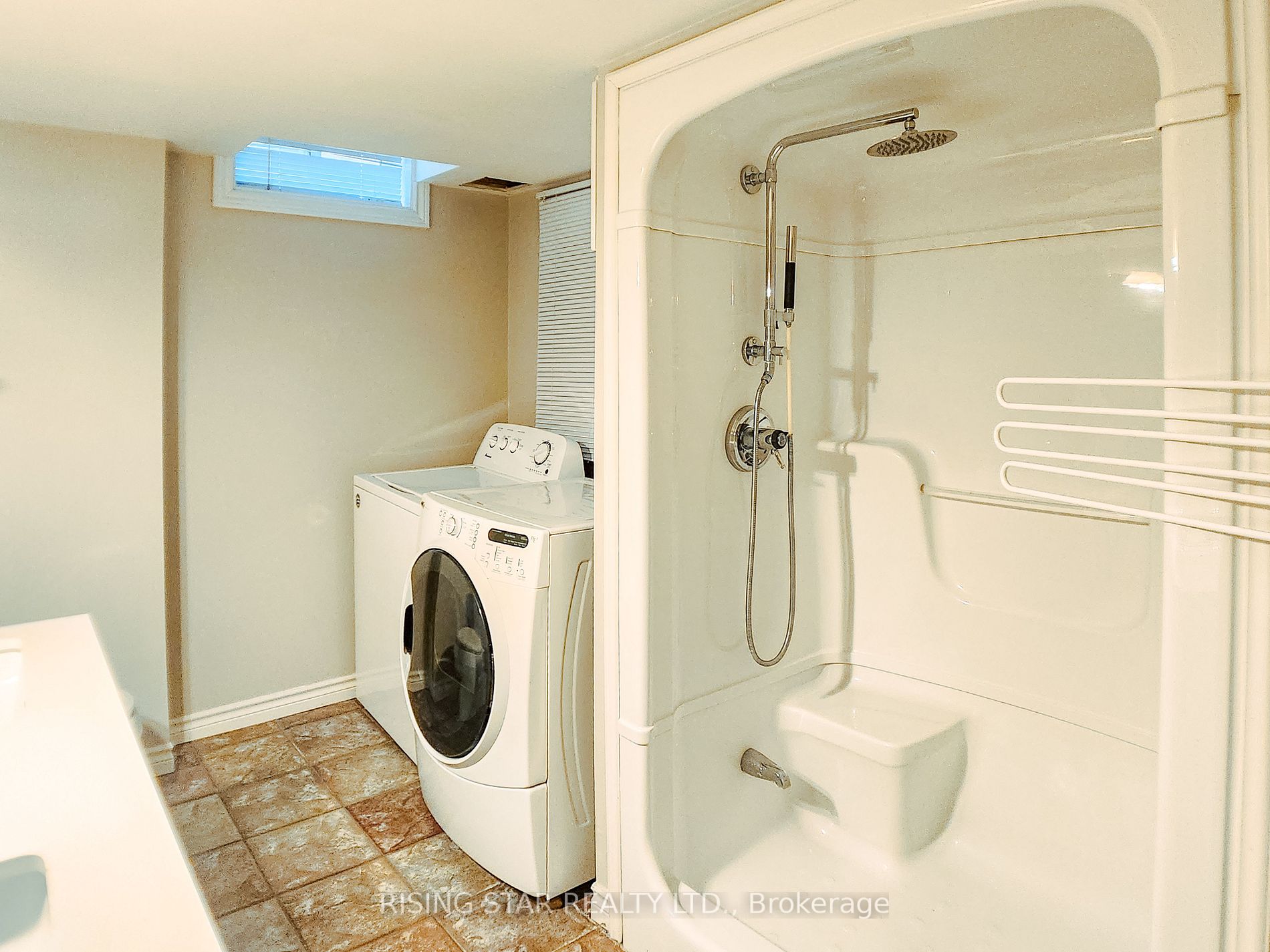 324 Woodlawn Cres