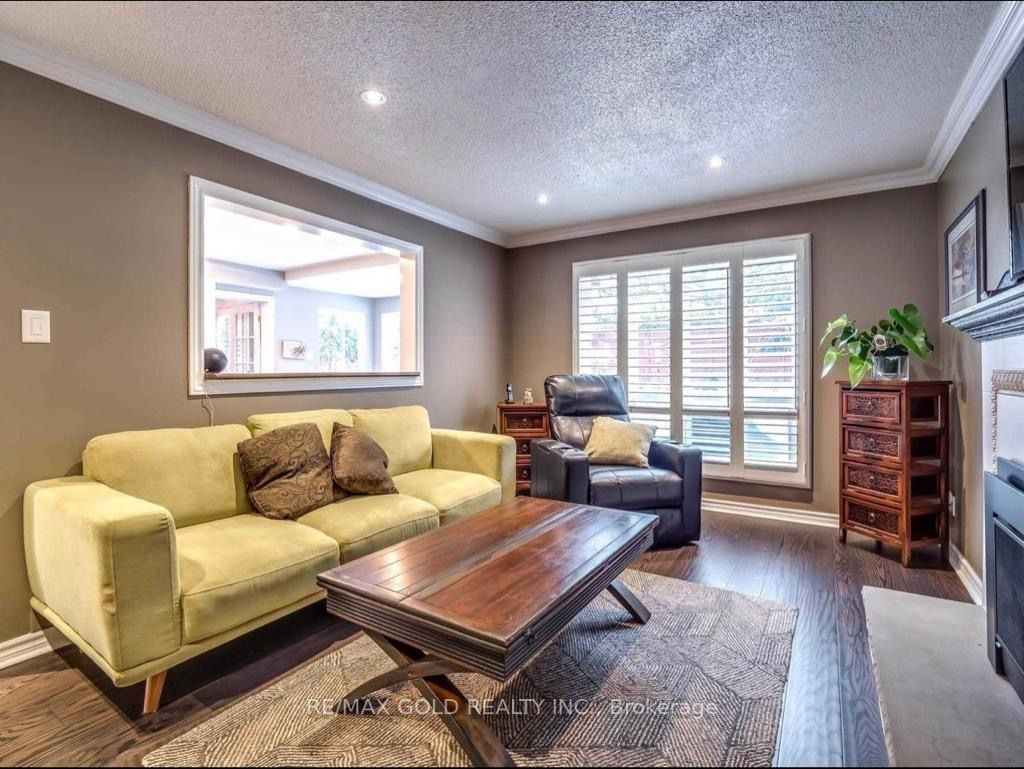 40 Barr Crescent