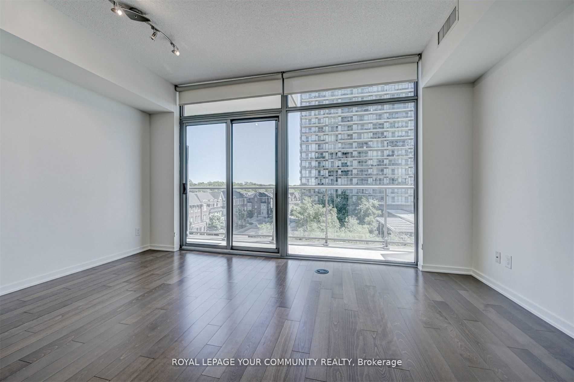 105 The Queensway Ave, #413
