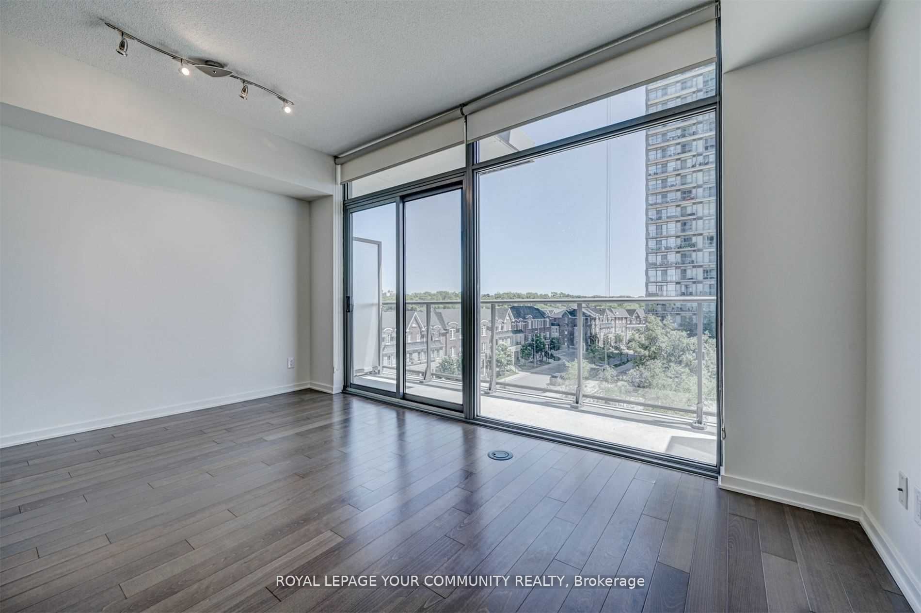 105 The Queensway Ave, #413