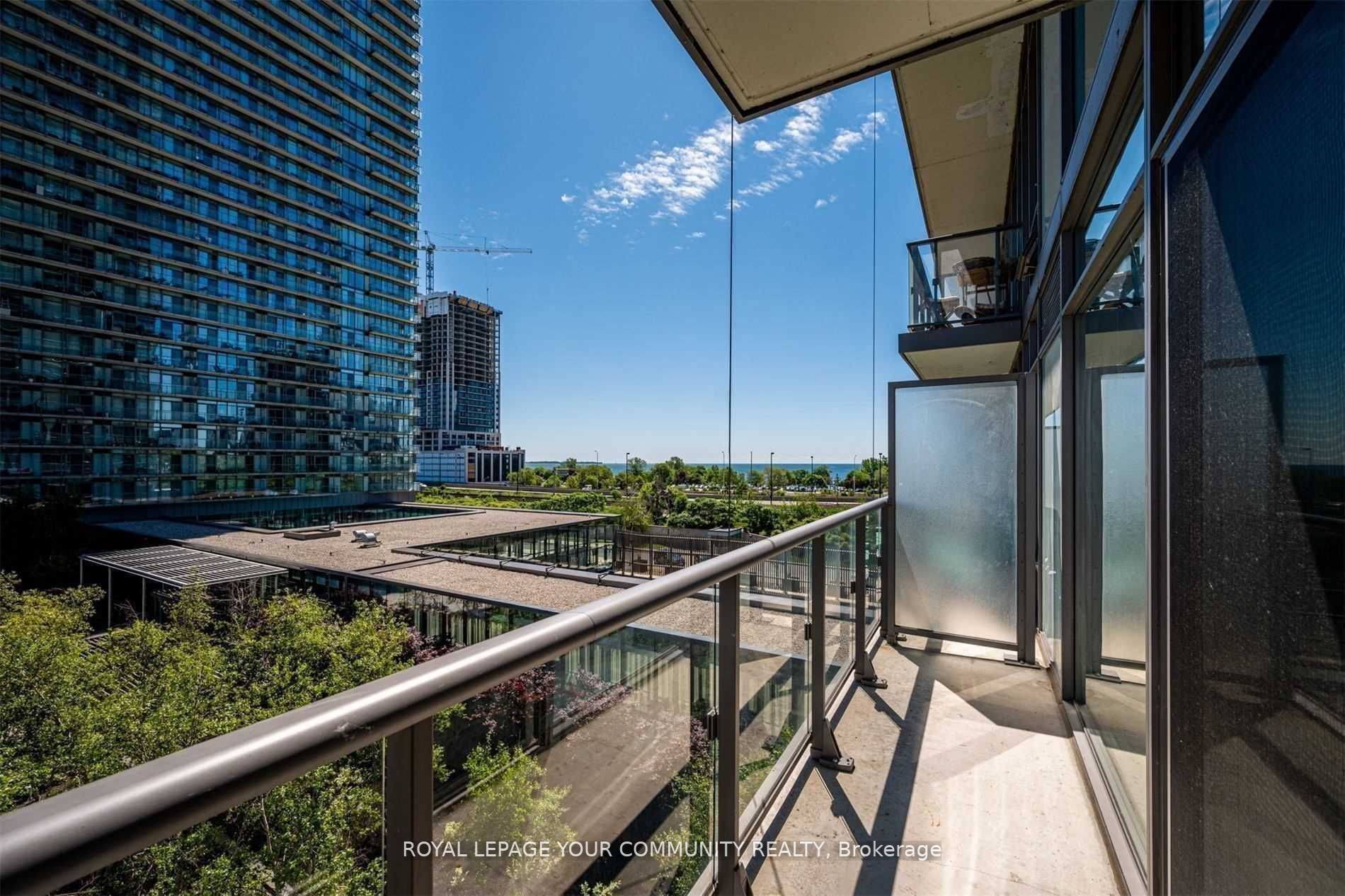105 The Queensway Ave, #413