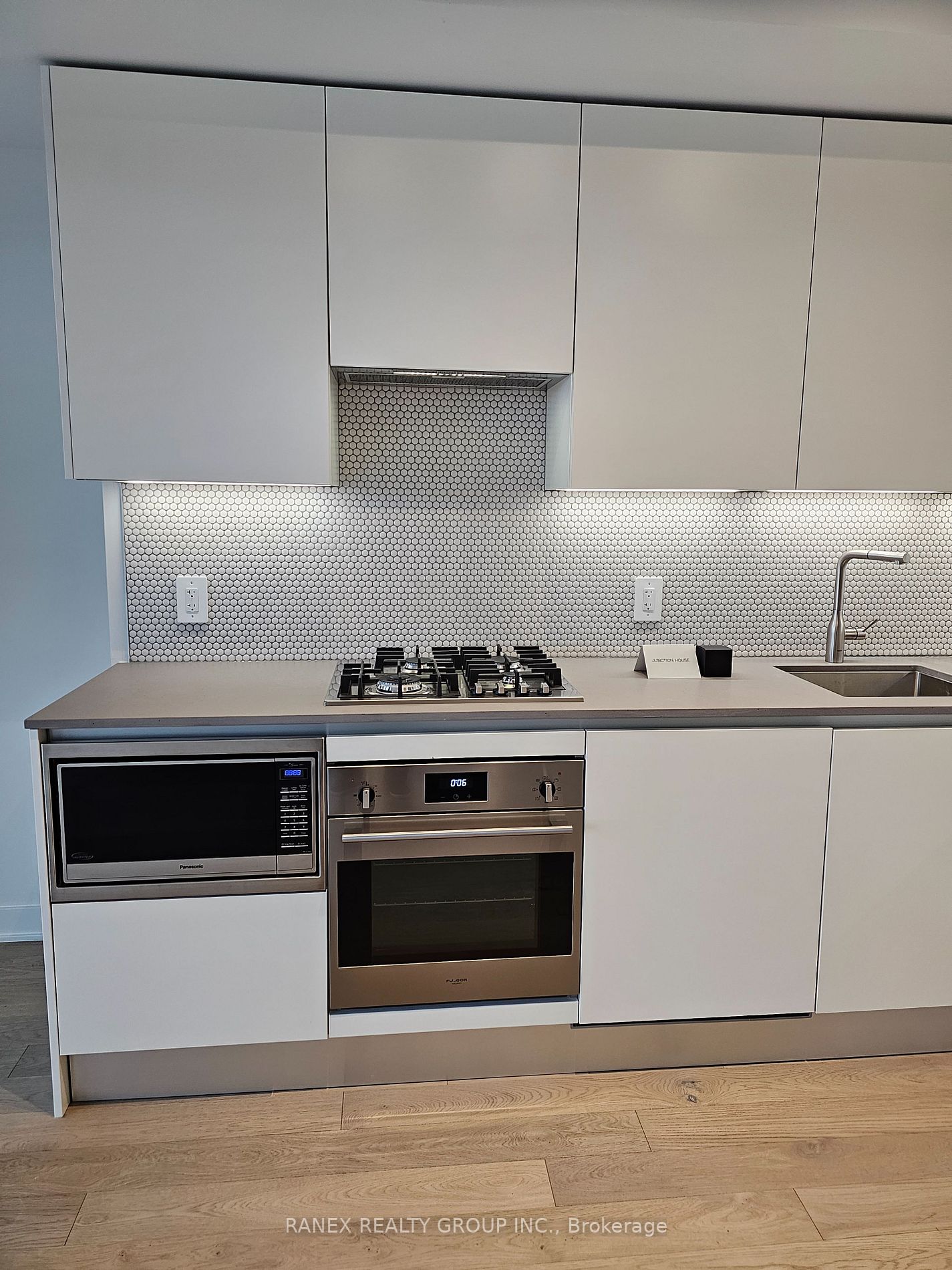 2720 Dundas St W, #417