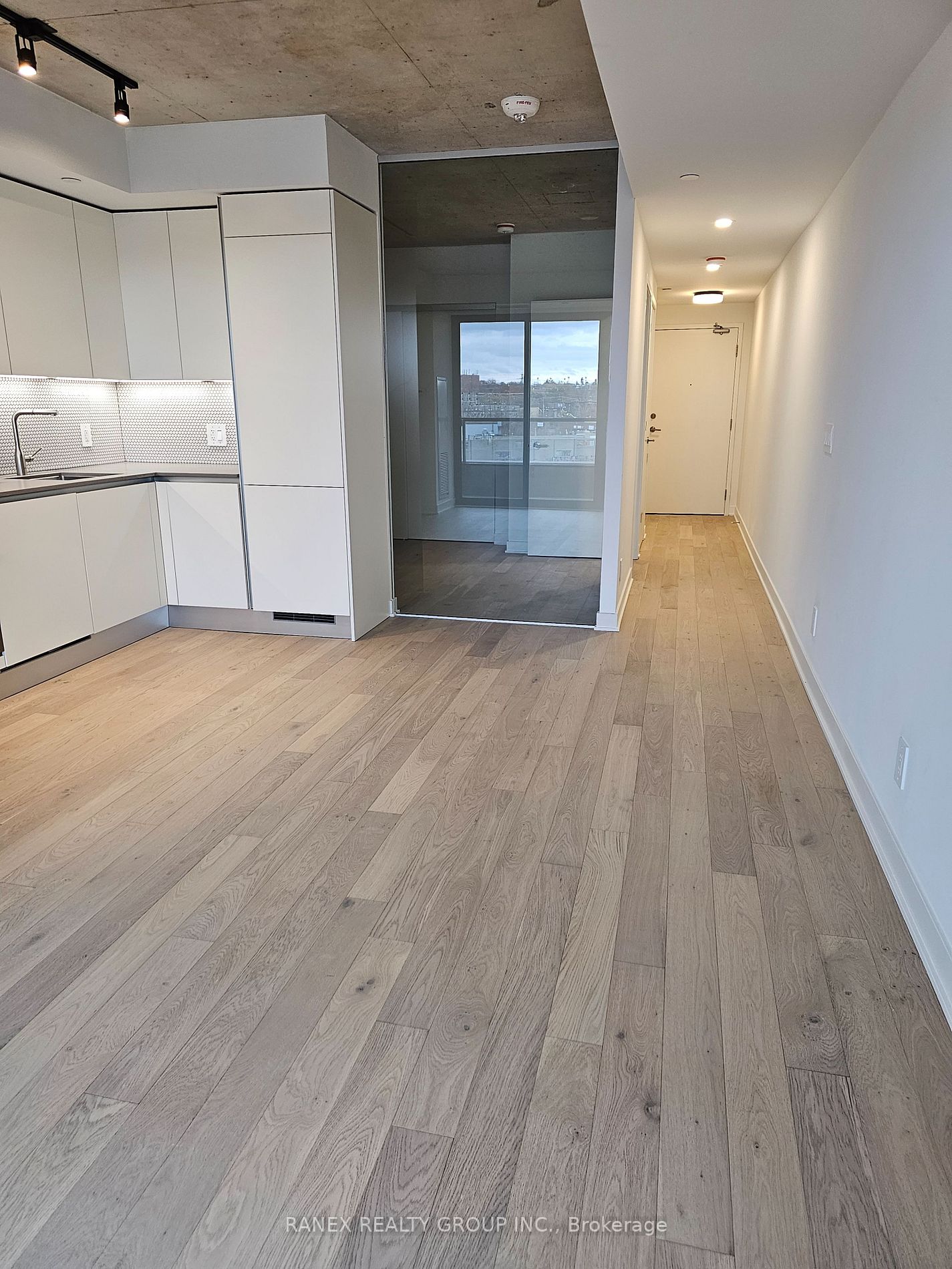 2720 Dundas St W, #417