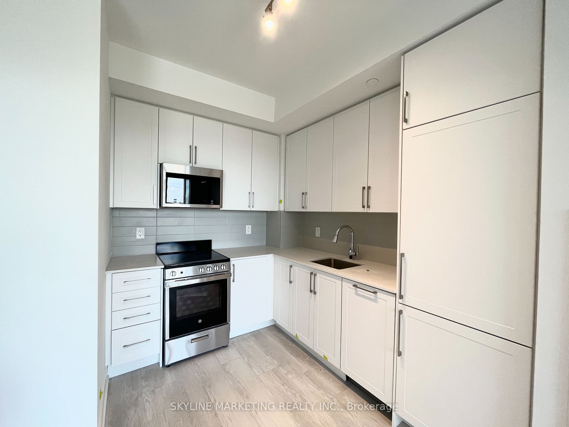 2450 Old Bronte Rd E, #704