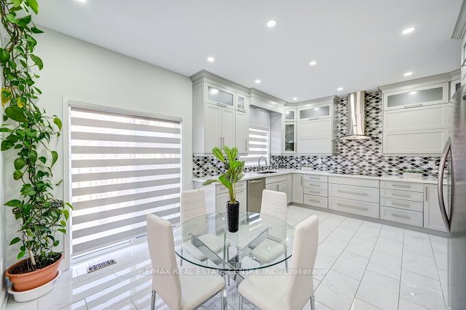 45 Abbotsbury Dr