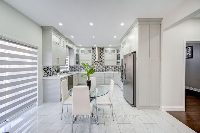 45 Abbotsbury Dr