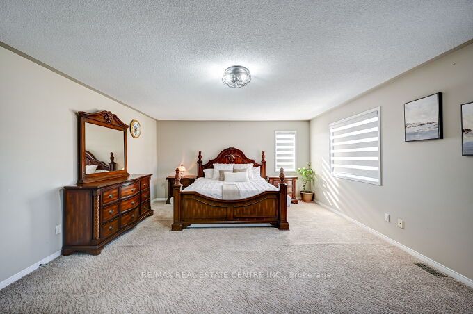 45 Abbotsbury Dr