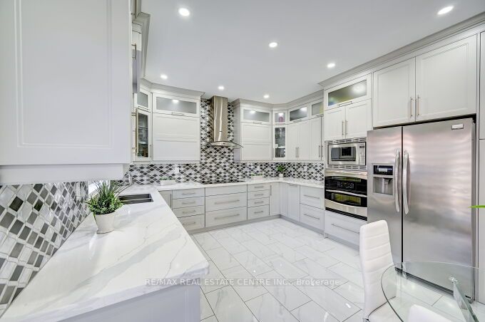 45 Abbotsbury Dr