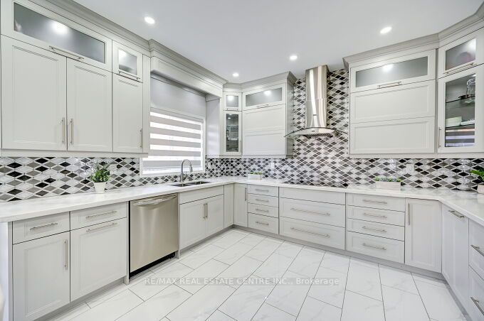 45 Abbotsbury Dr