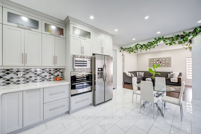 45 Abbotsbury Dr