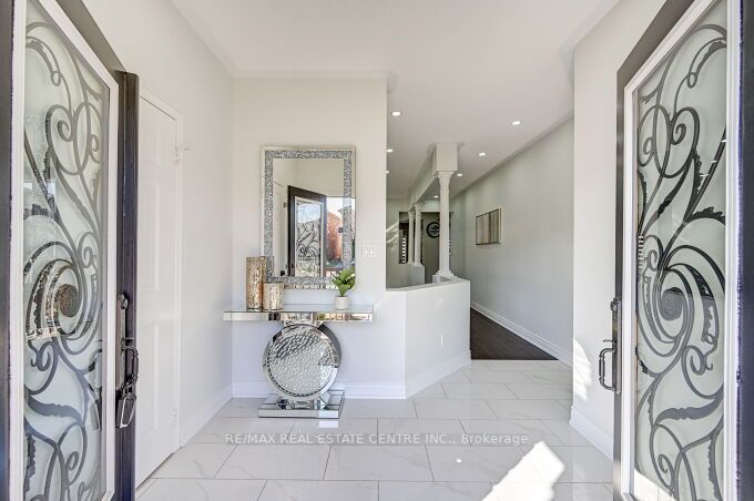 45 Abbotsbury Dr