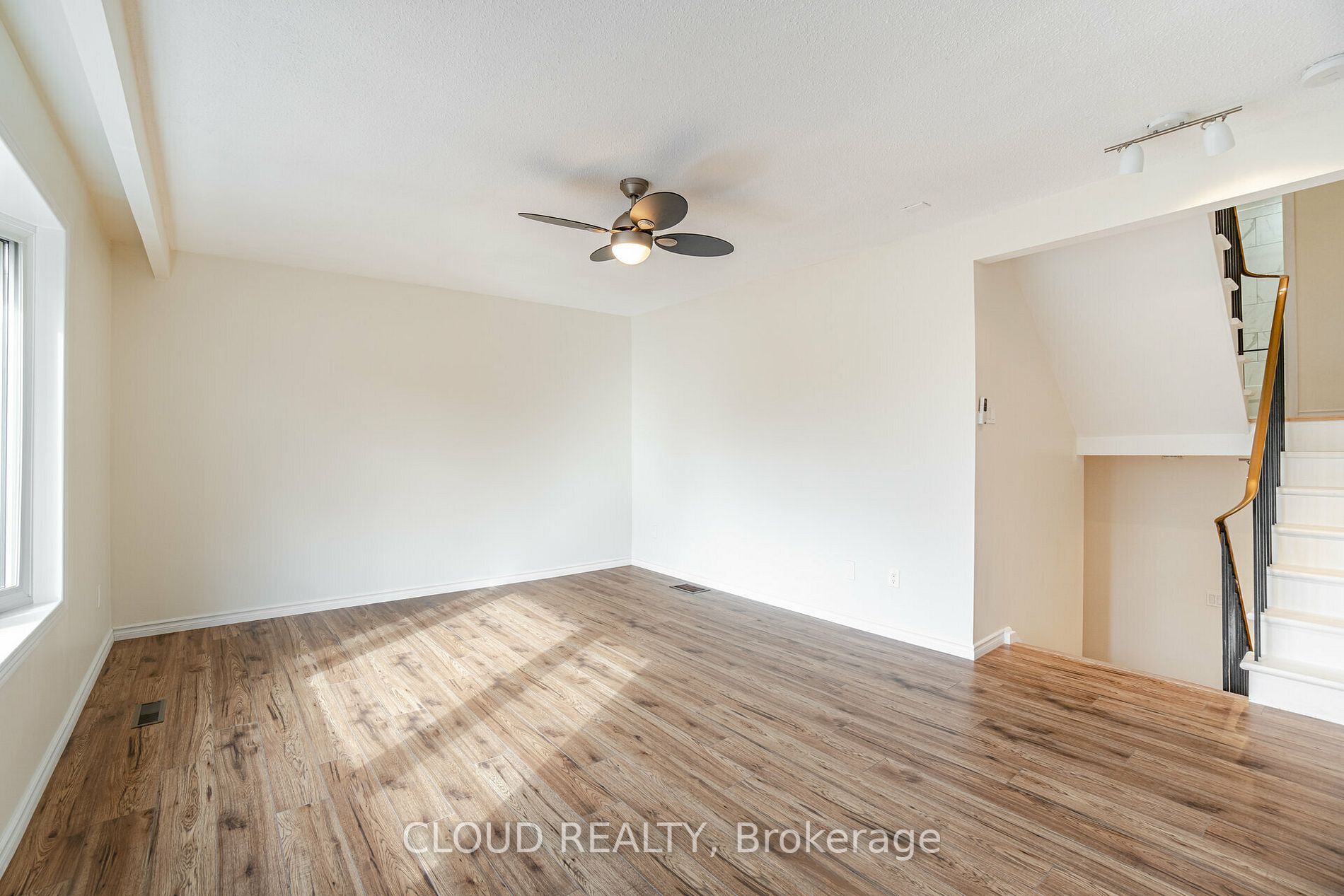 371 Bronte St S, #74