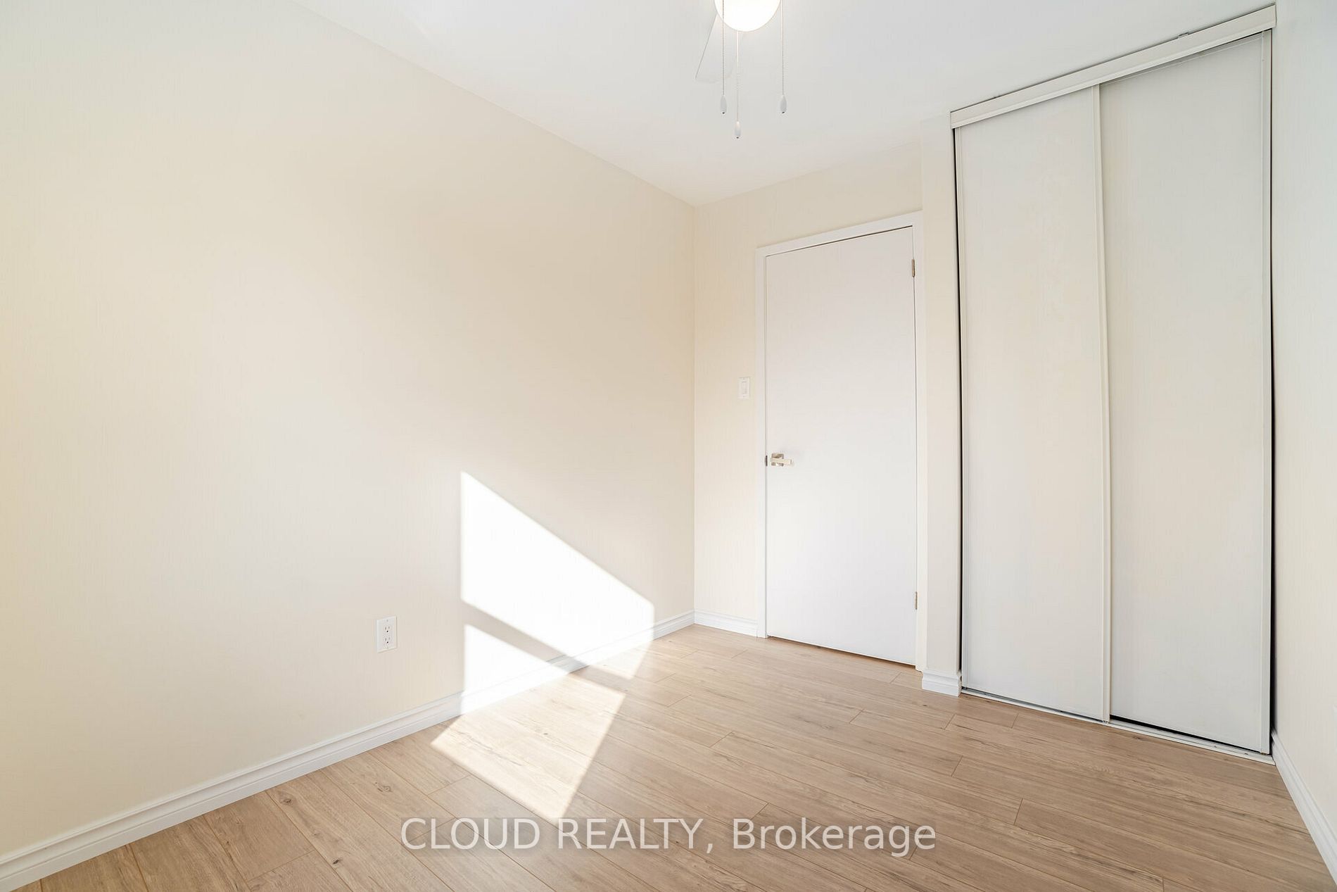 371 Bronte St S, #74