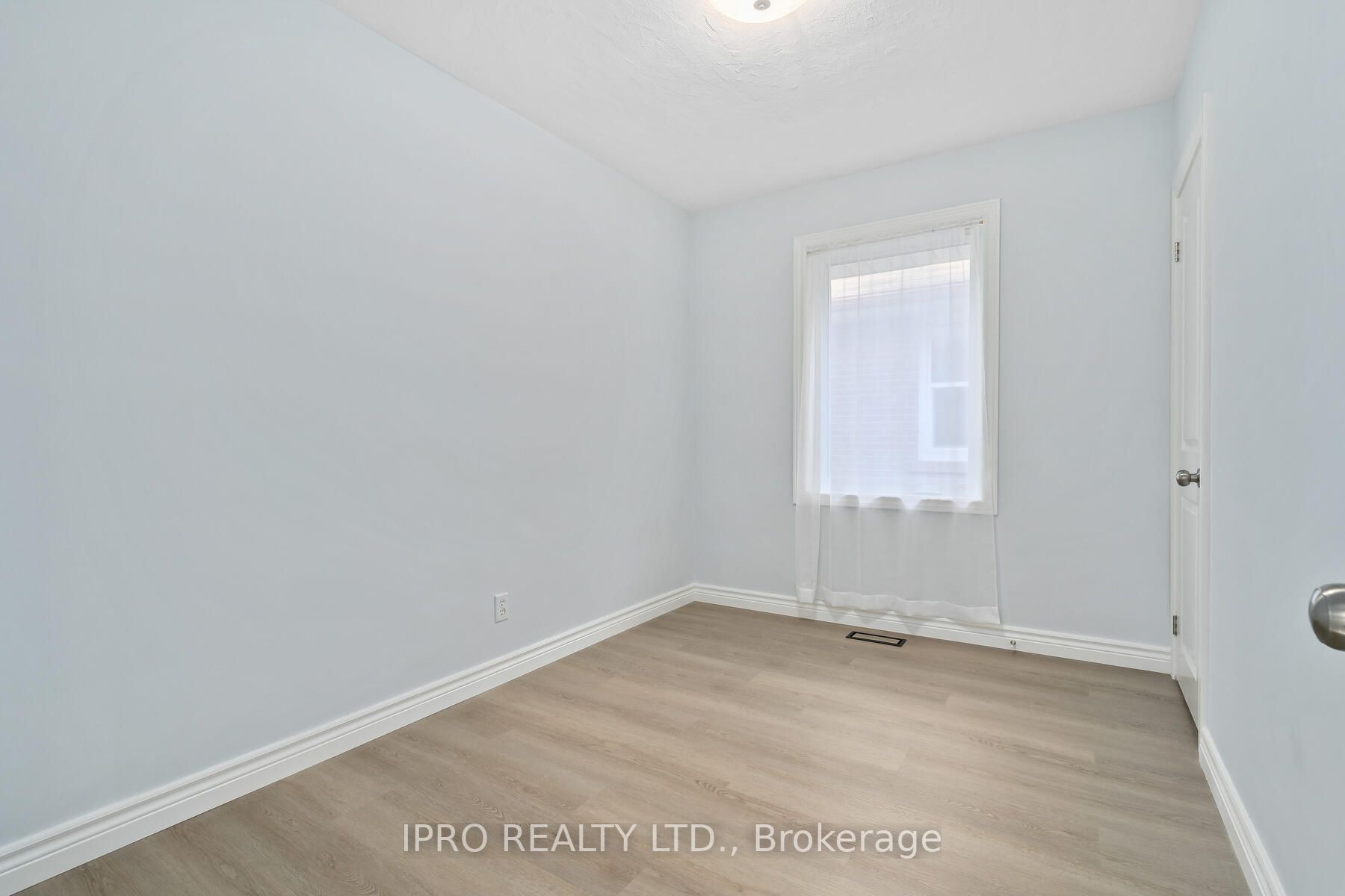 15 Mackenzie Dr
