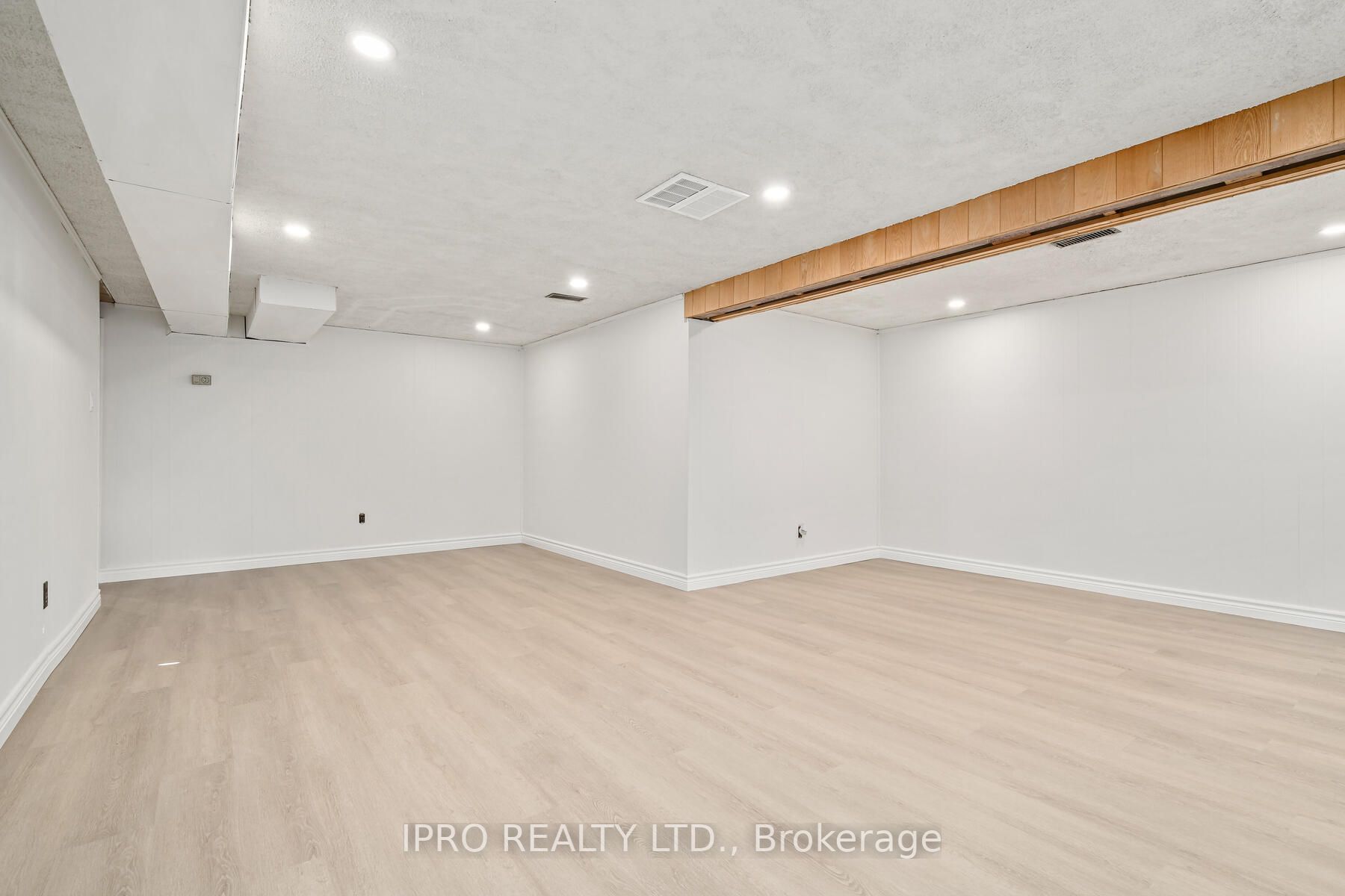 15 Mackenzie Dr