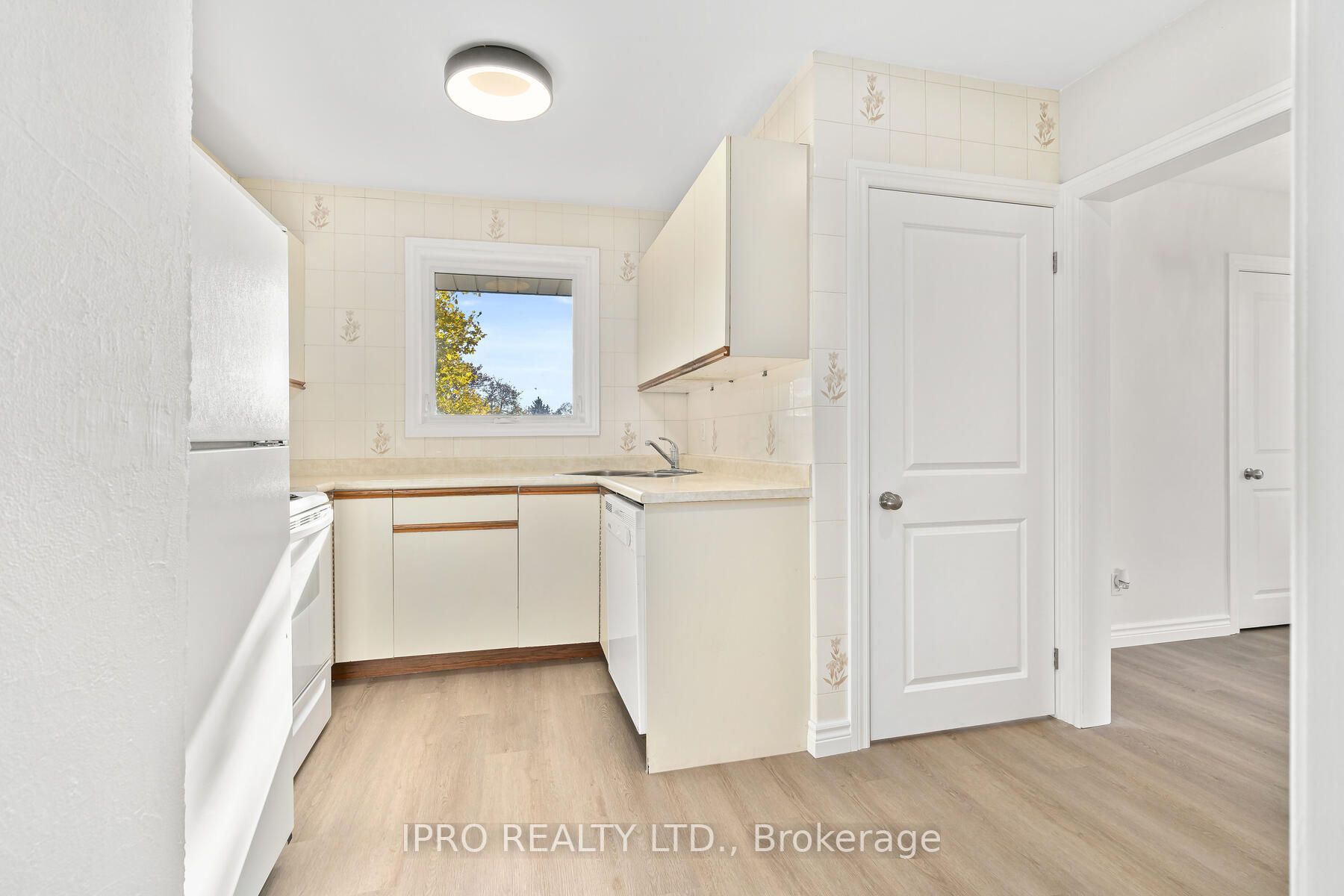 15 Mackenzie Dr