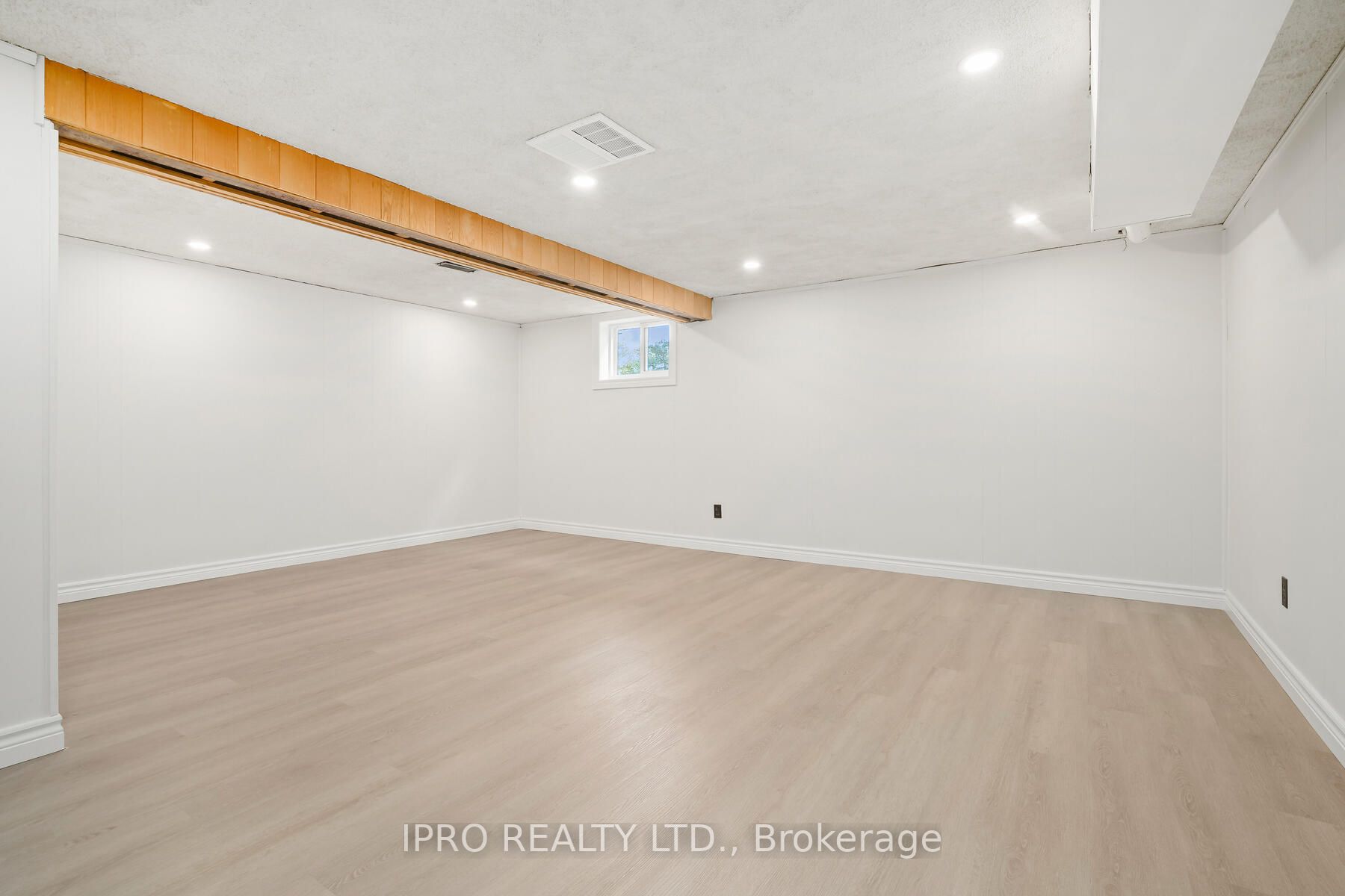 15 Mackenzie Dr