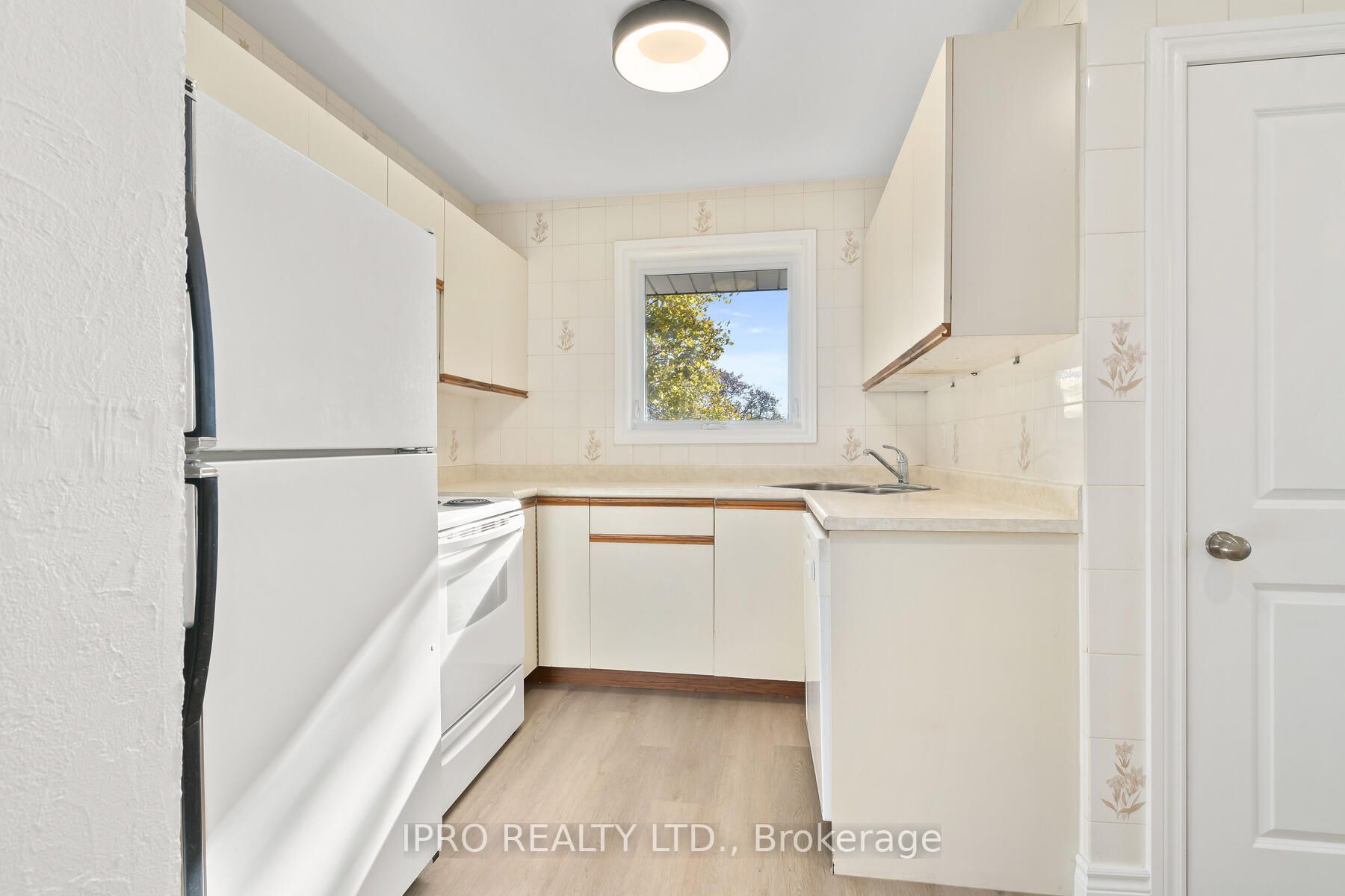 15 Mackenzie Dr