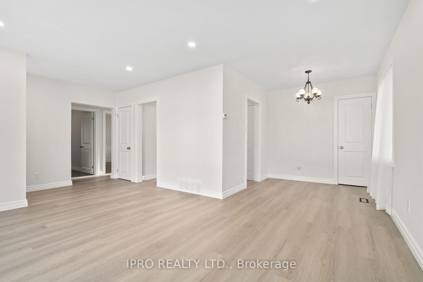 15 Mackenzie Dr