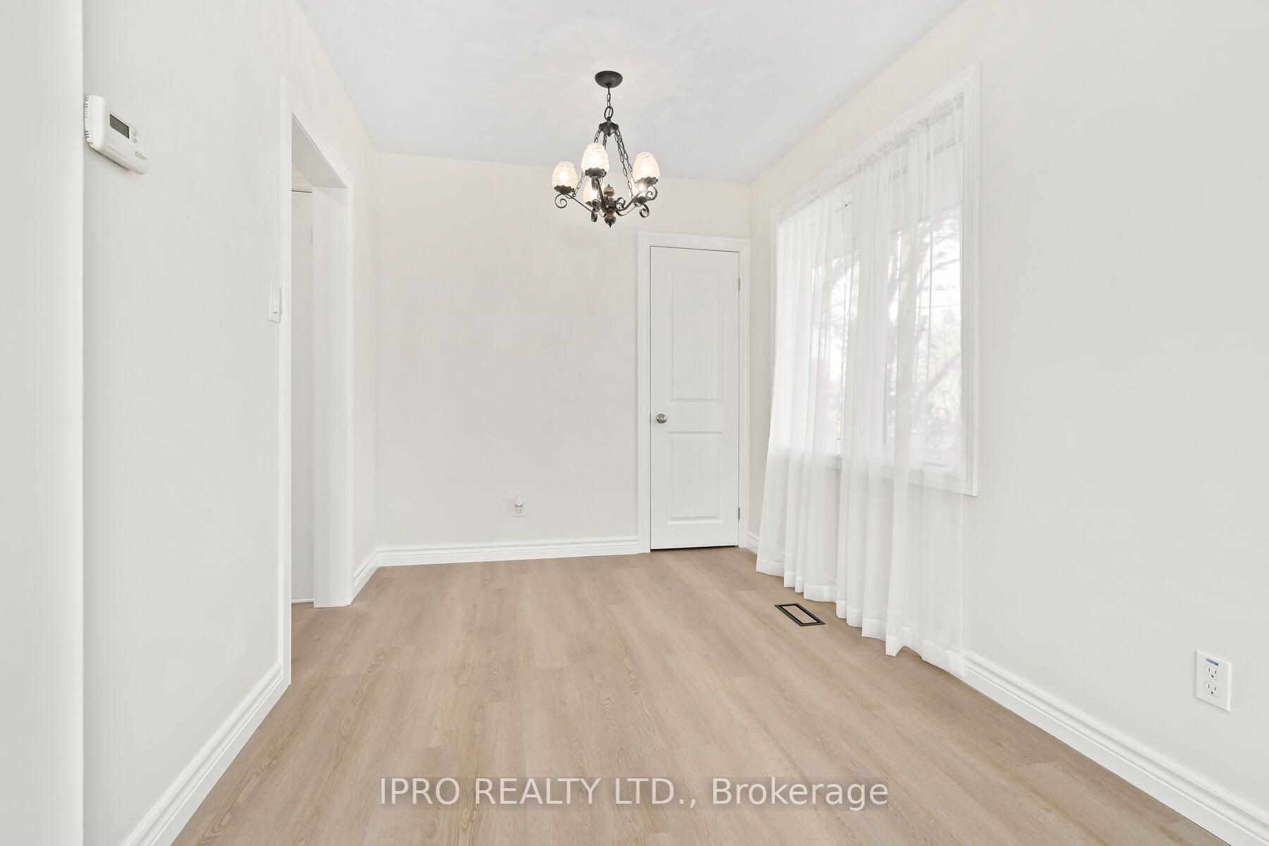 15 Mackenzie Dr