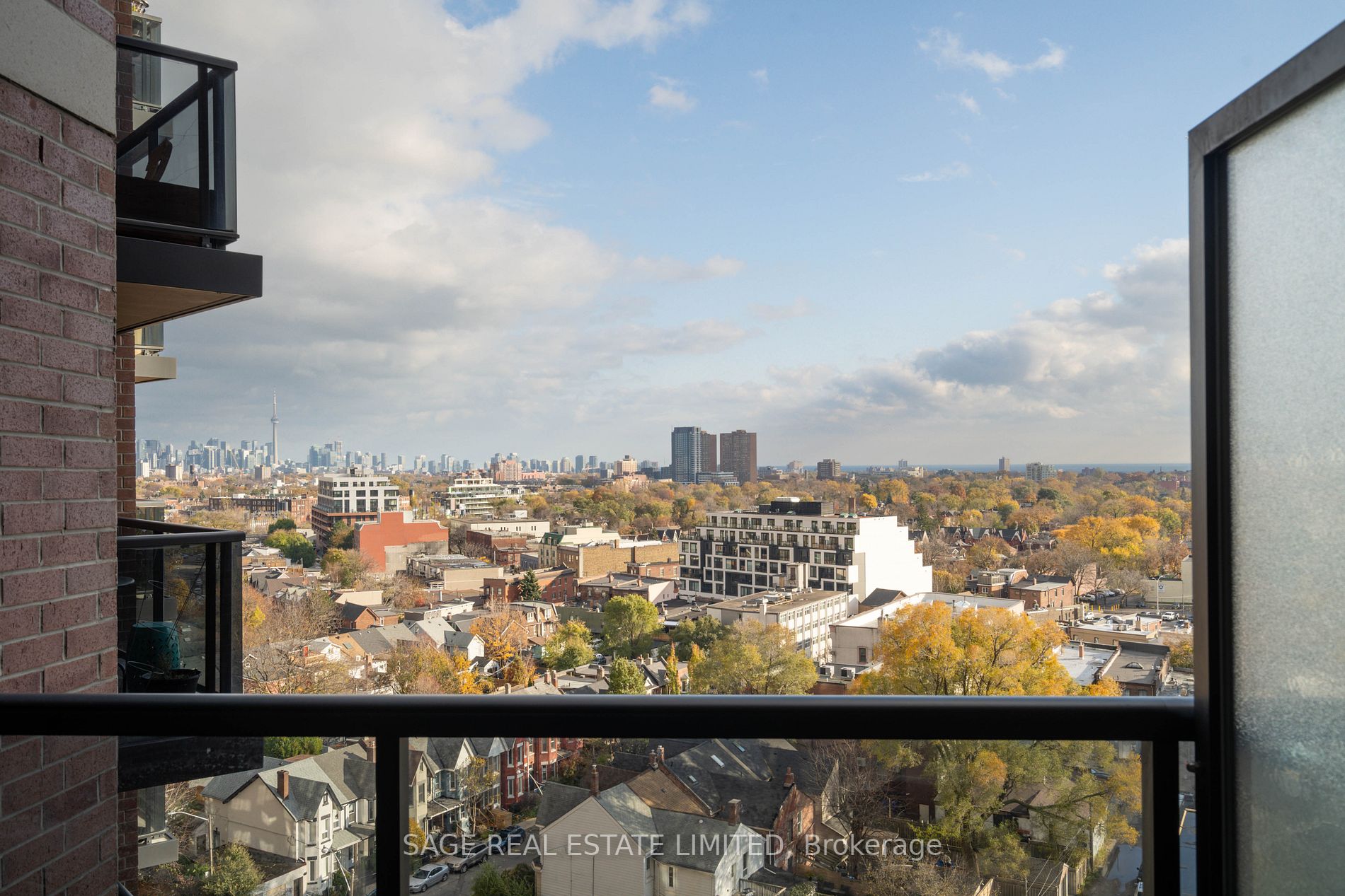 60 Heintzman St, #1324
