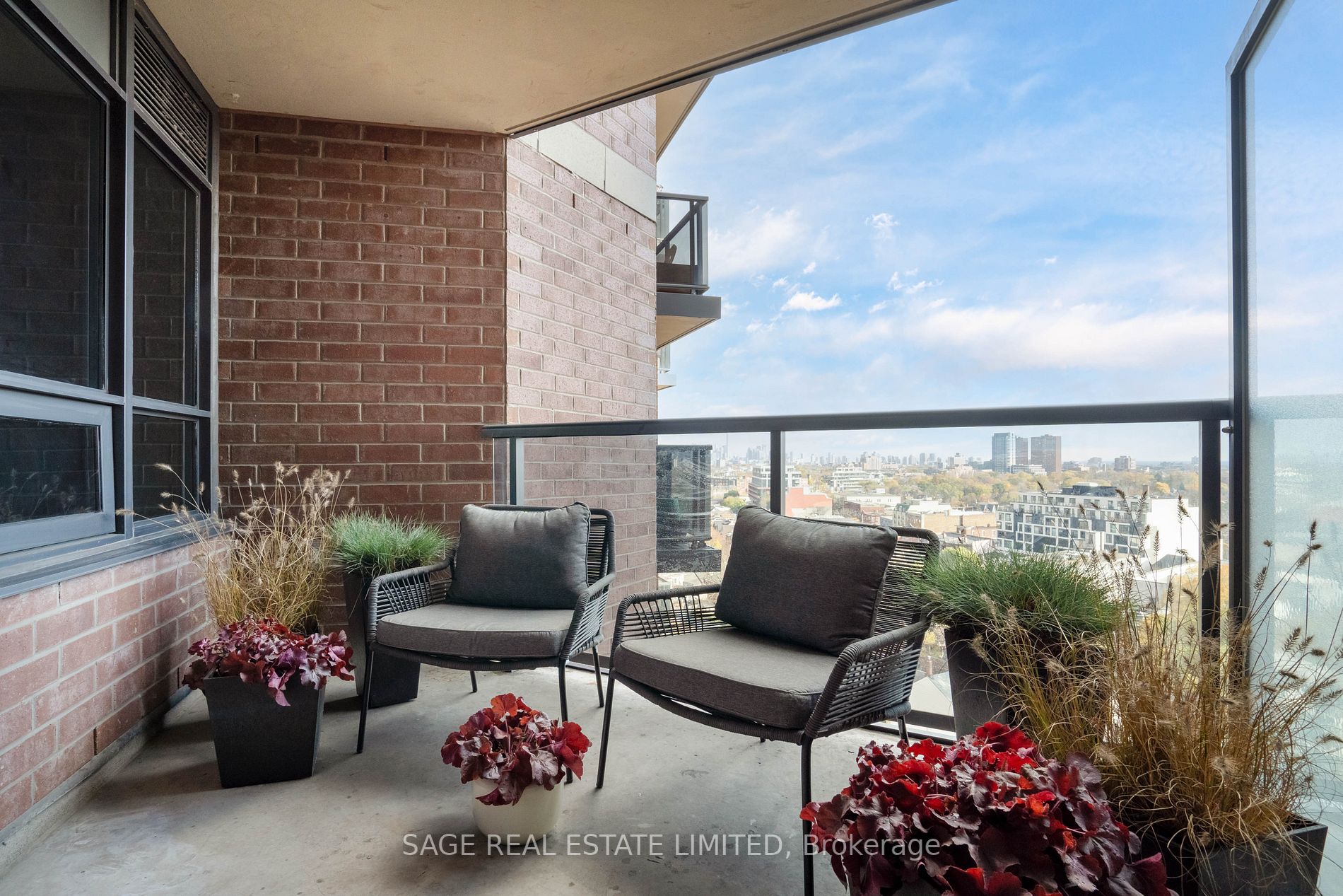 60 Heintzman St, #1324