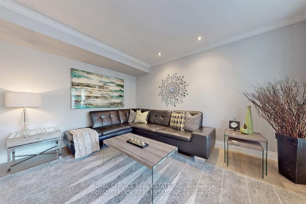1486 Myron Dr