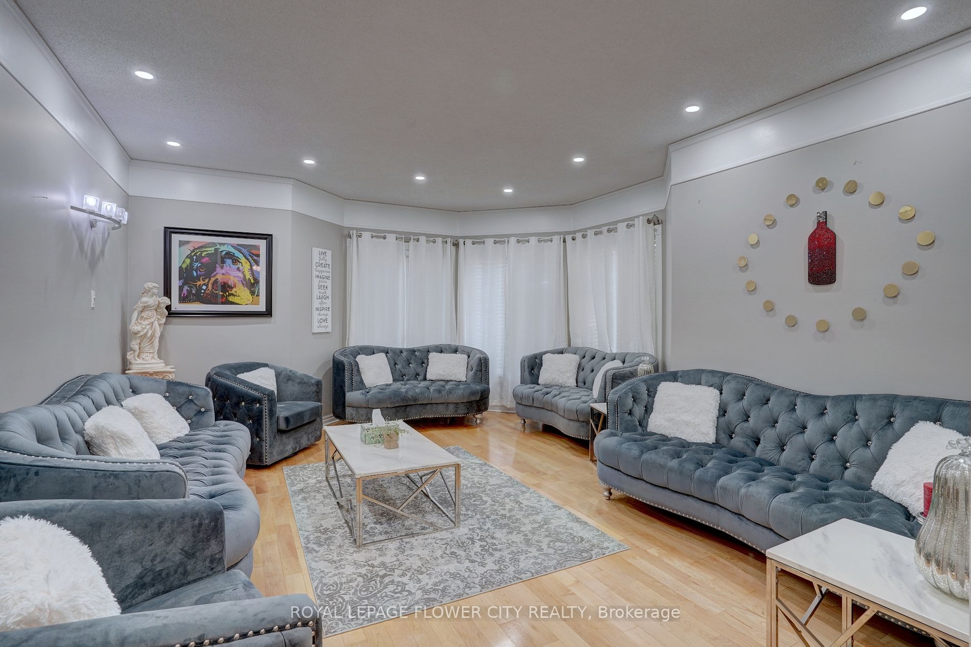 2 Black Hills Crt