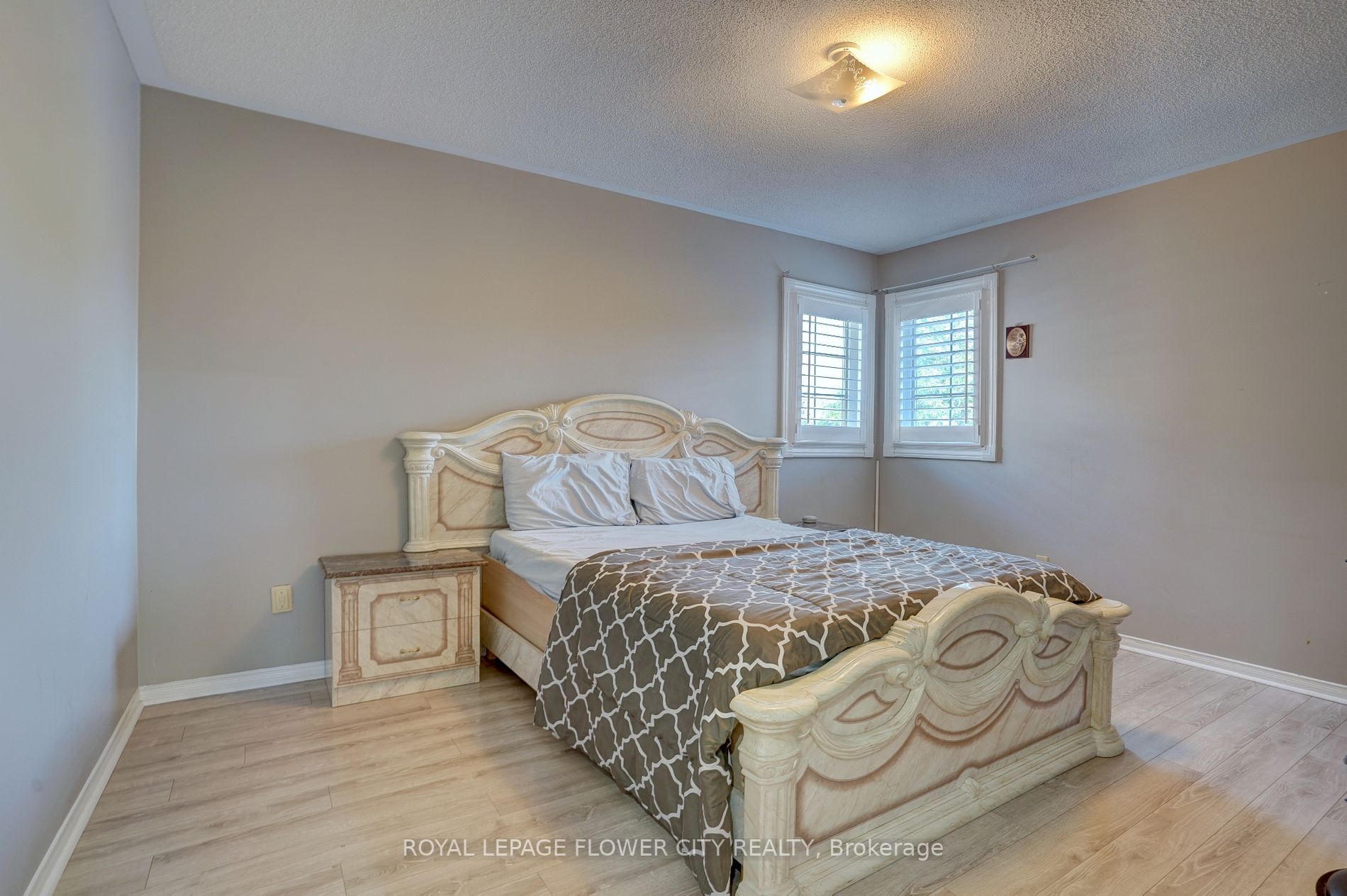2 Black Hills Crt