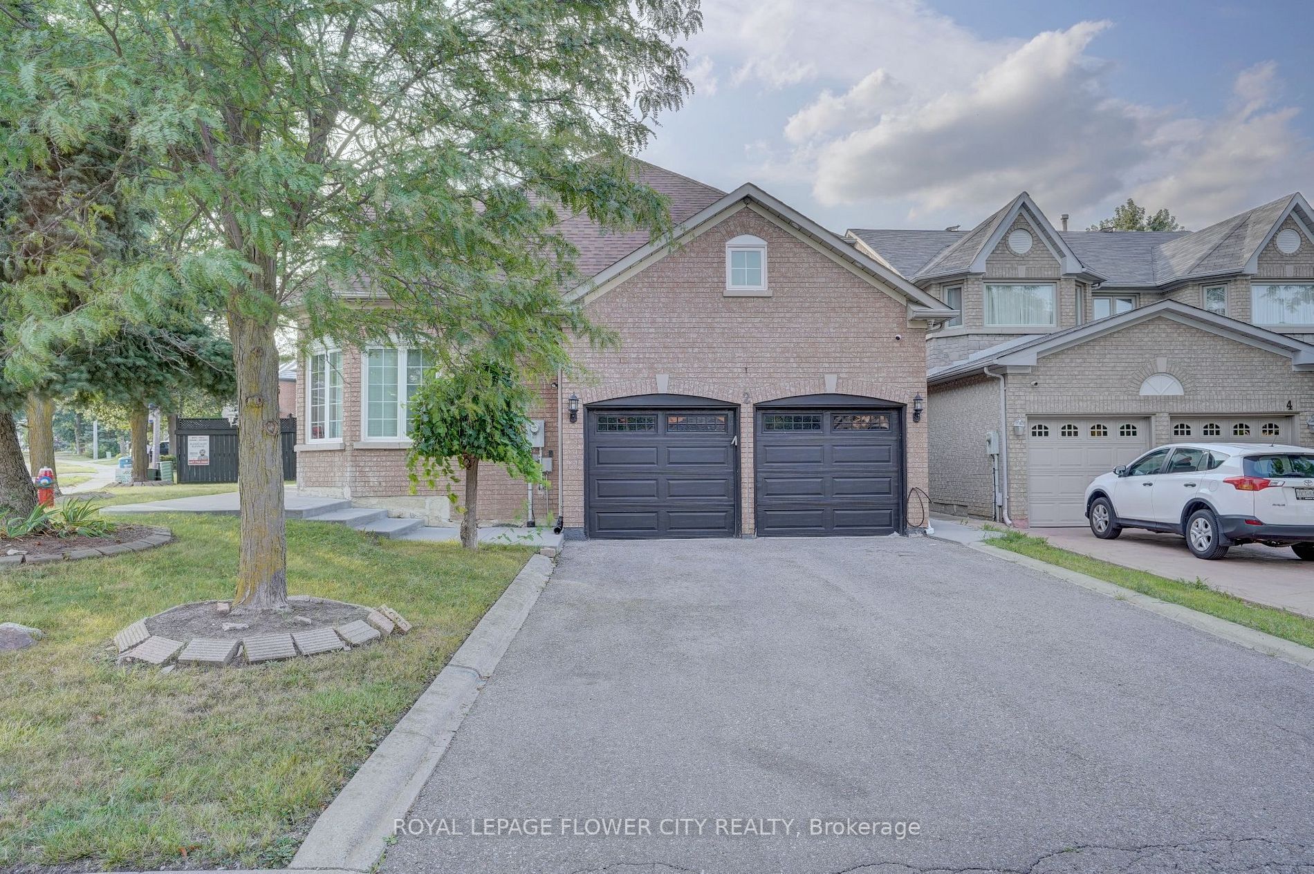 2 Black Hills Crt