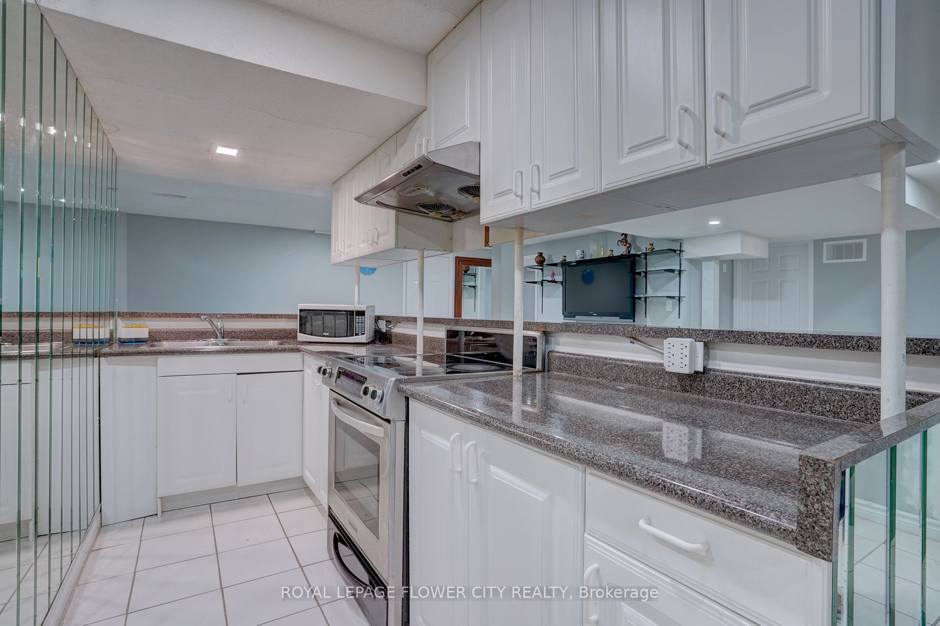 2 Black Hills Crt