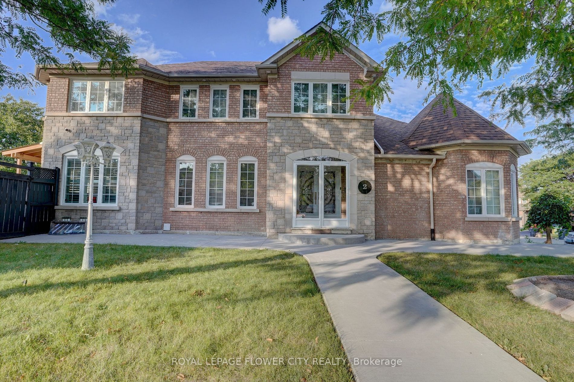 2 Black Hills Crt
