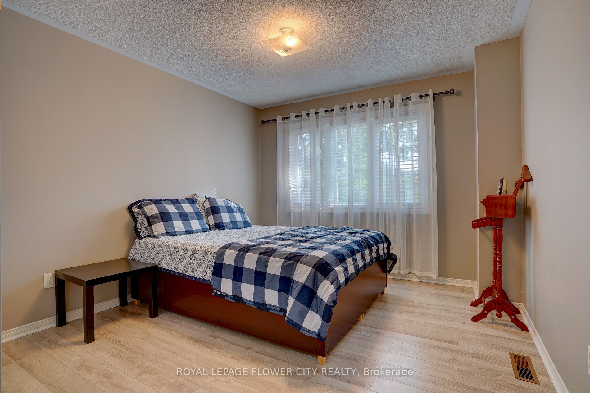 2 Black Hills Crt