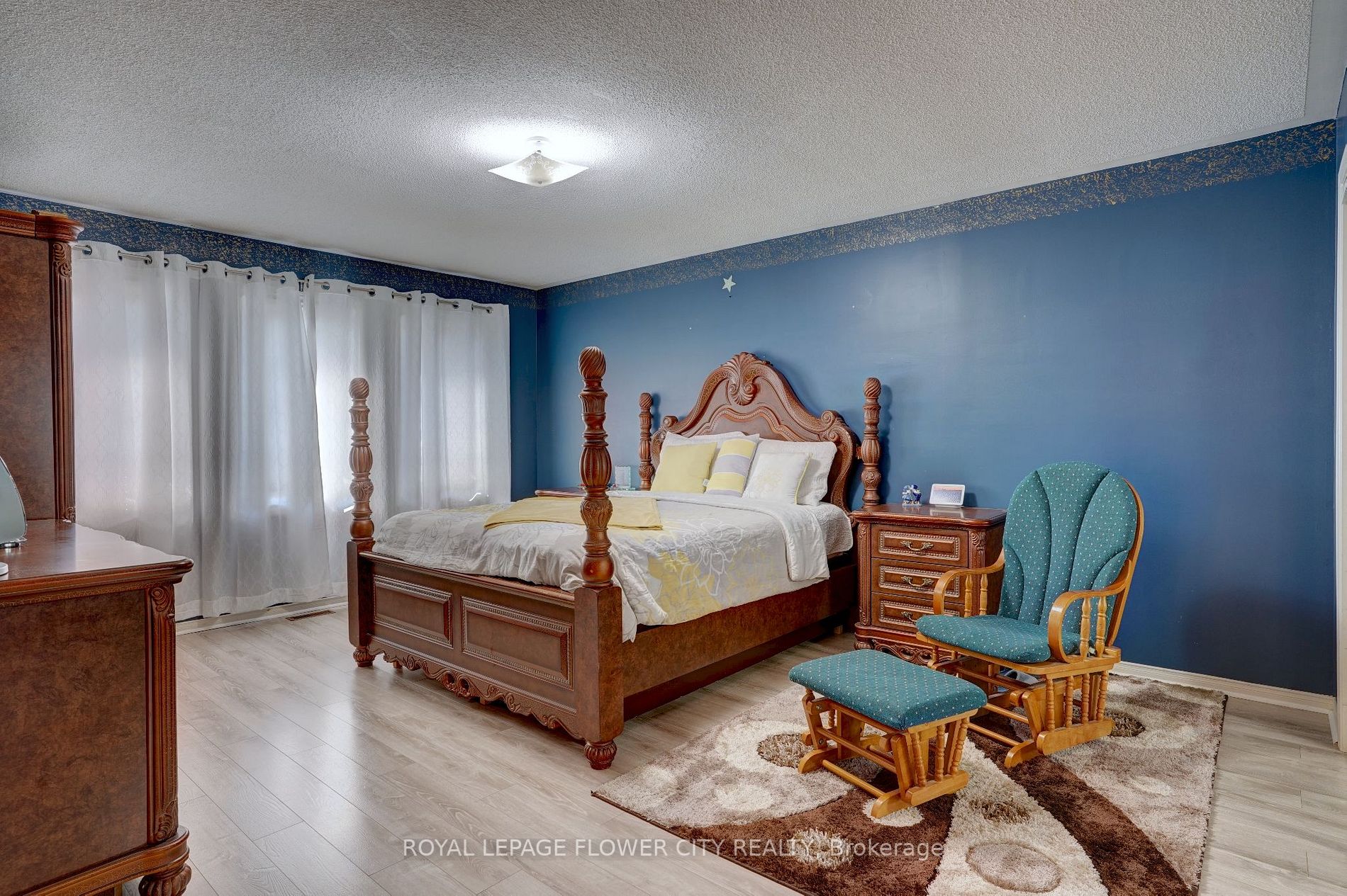 2 Black Hills Crt