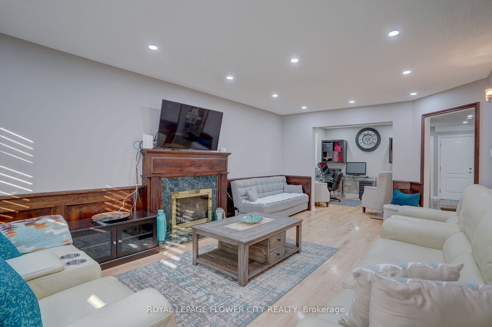 2 Black Hills Crt