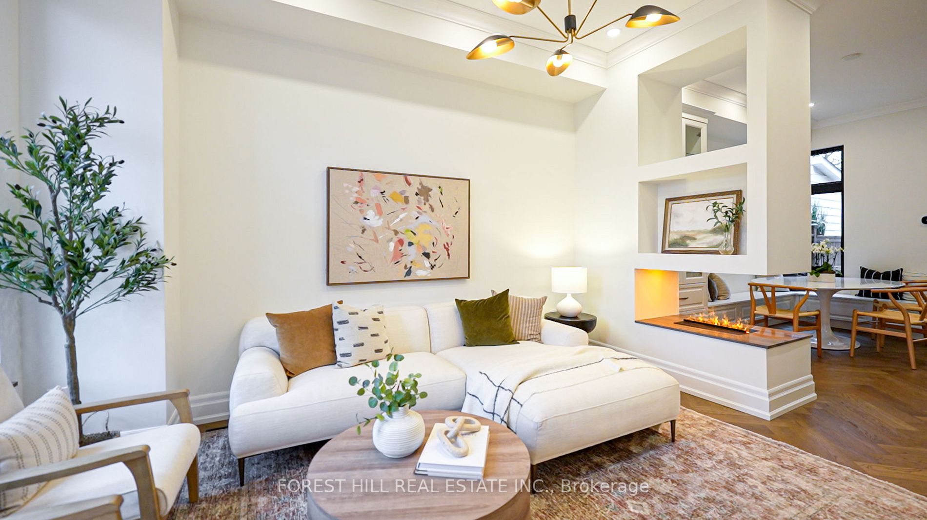 319 Indian Road Cres