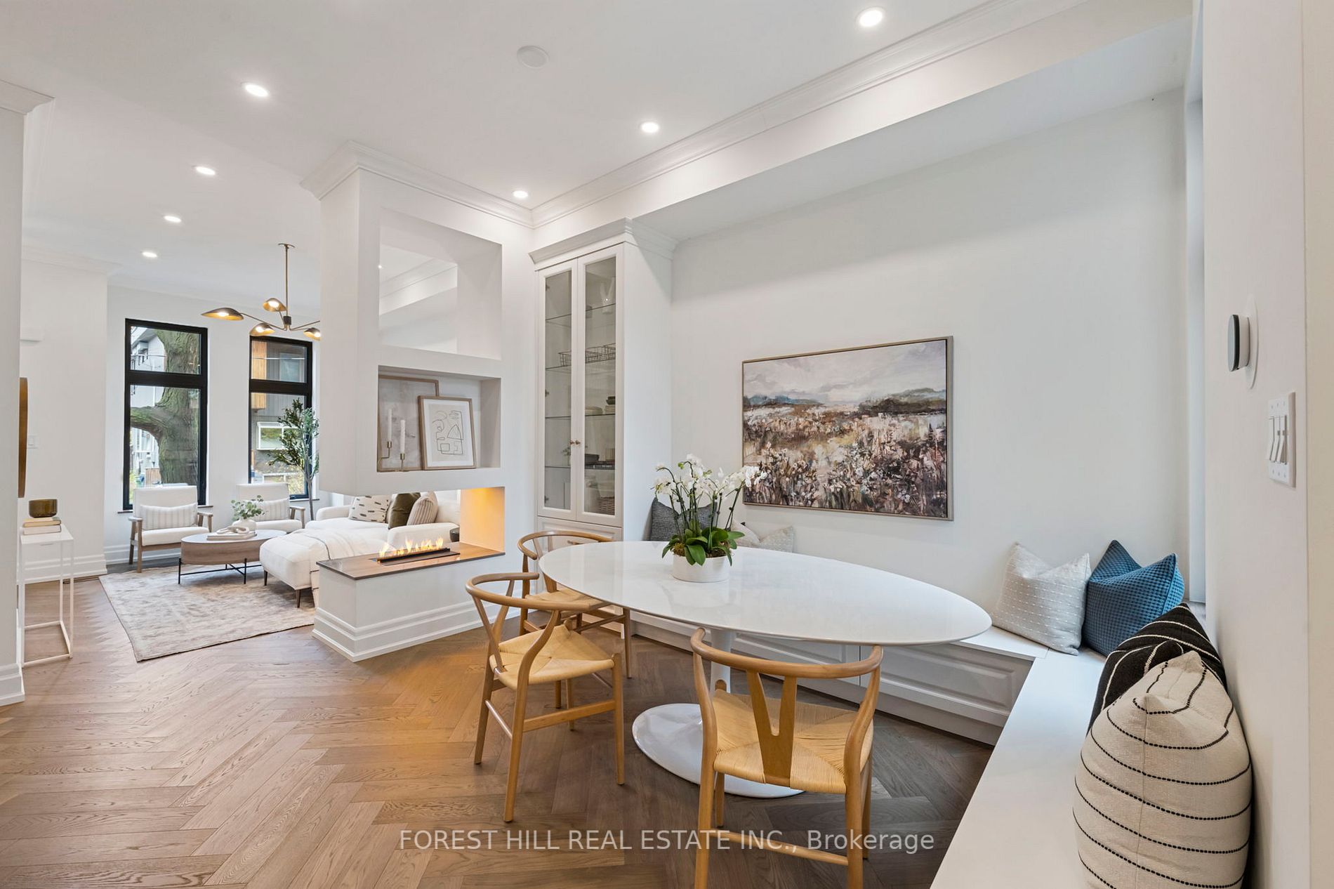 319 Indian Road Cres